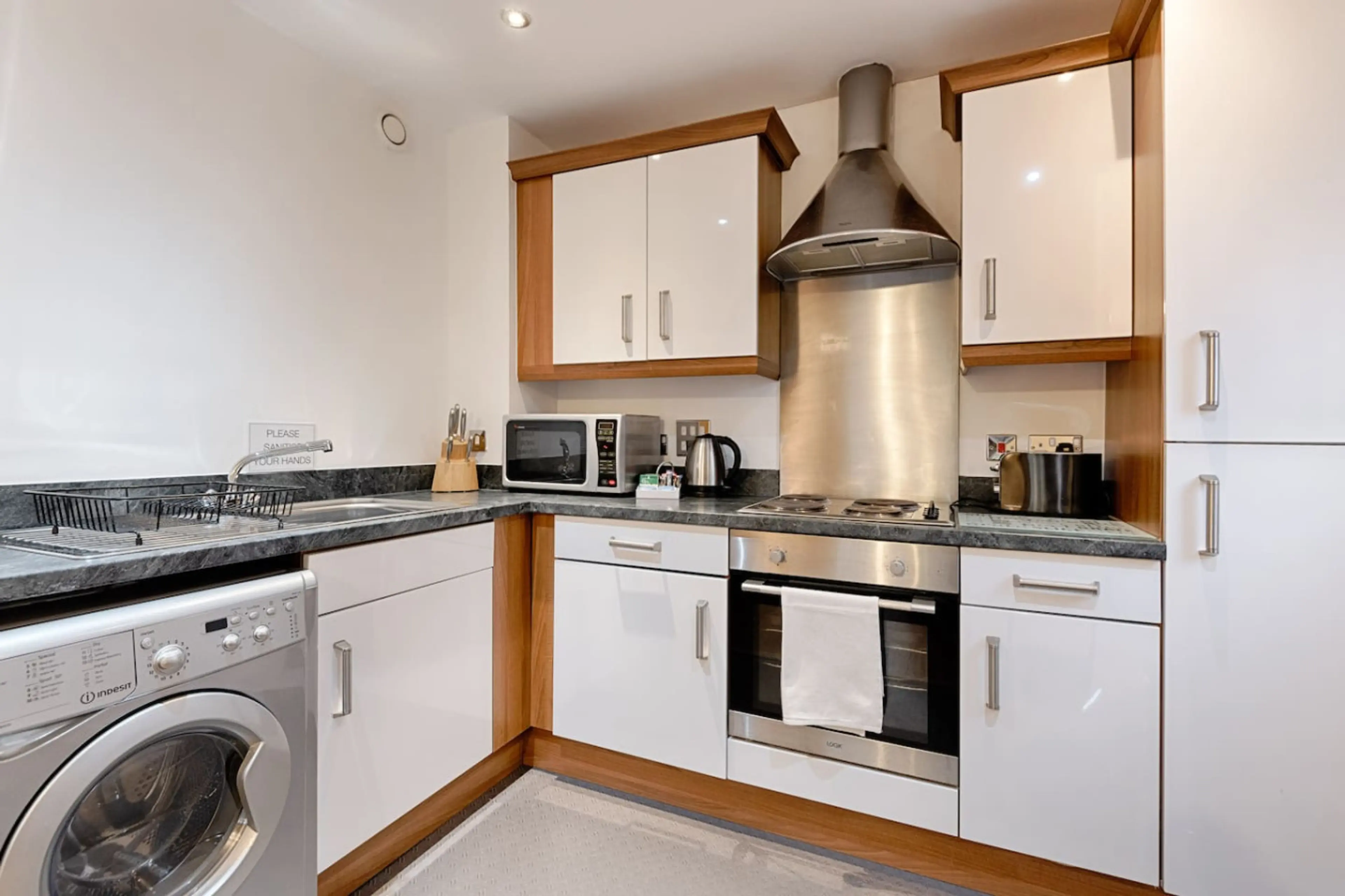 8 Royal Sovereign - Image 3