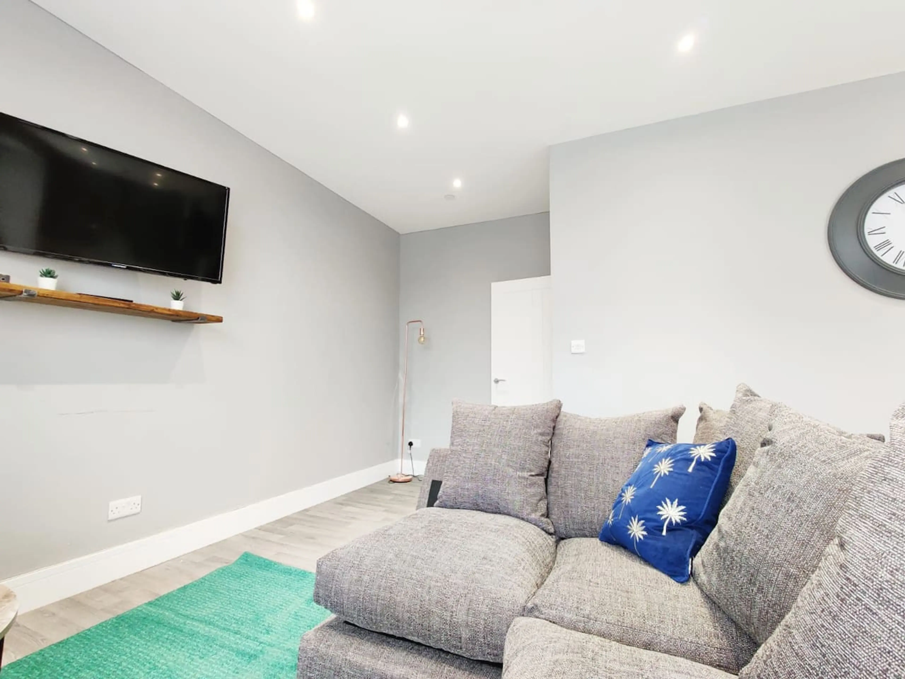 Murray Street Flat 2 - Image 18