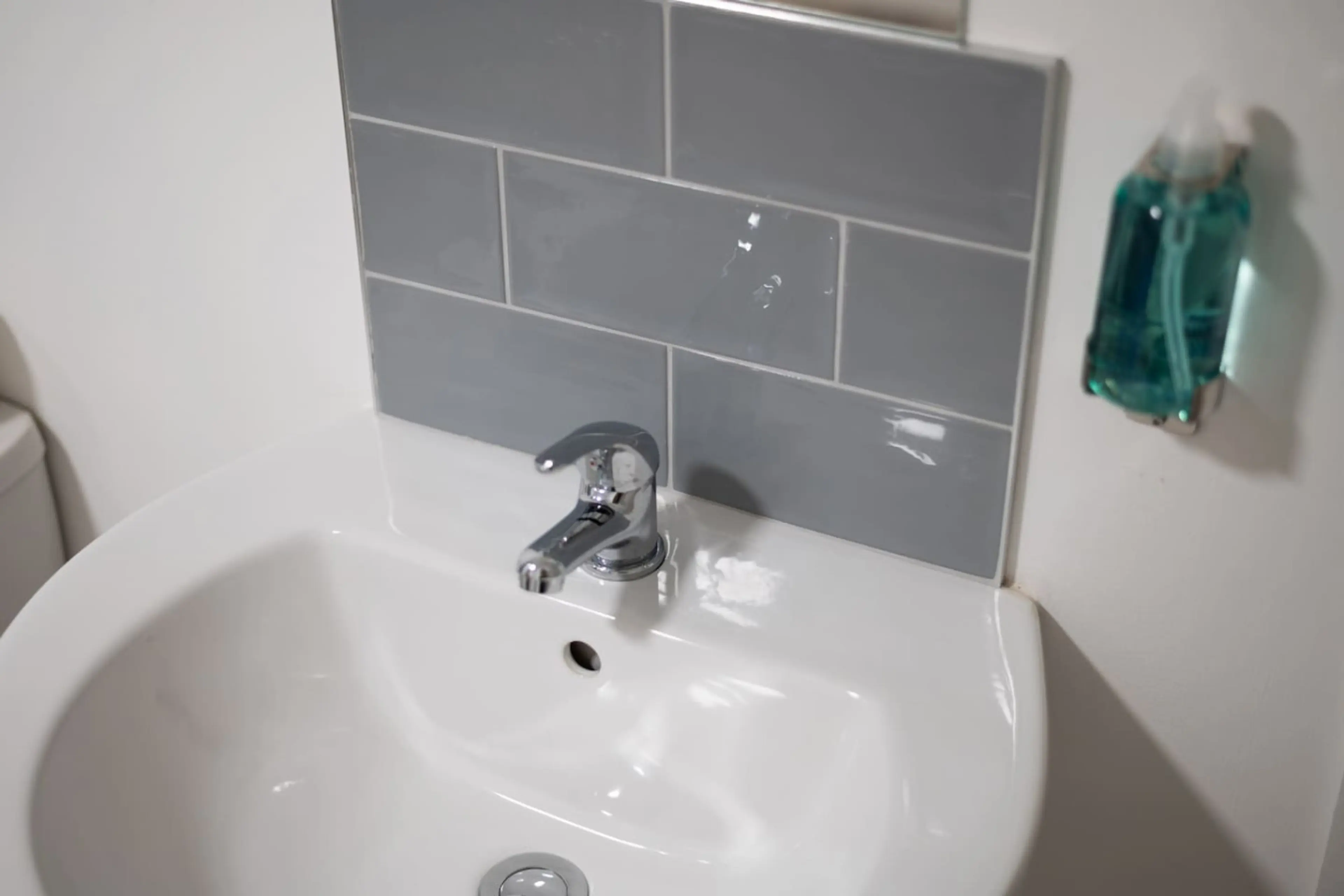 Studio 2 - 150 Neath Road - Image 19