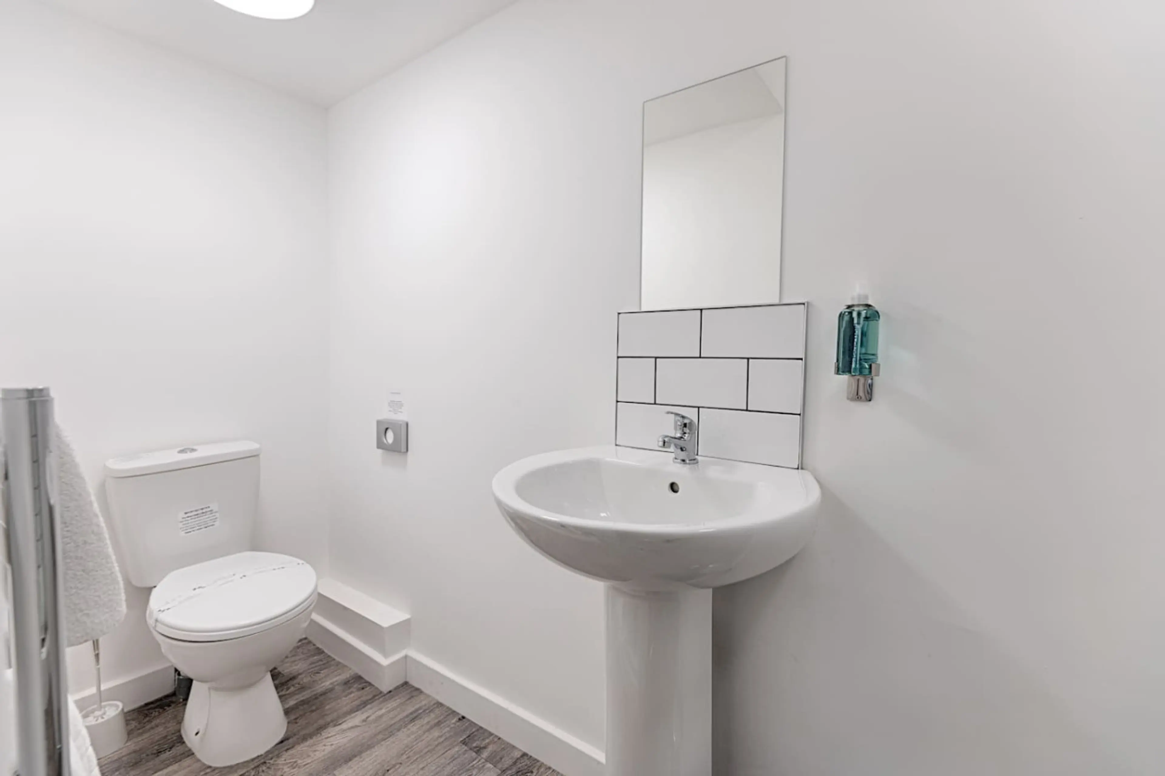 Studio 2 - 150 Neath Road - Image 15