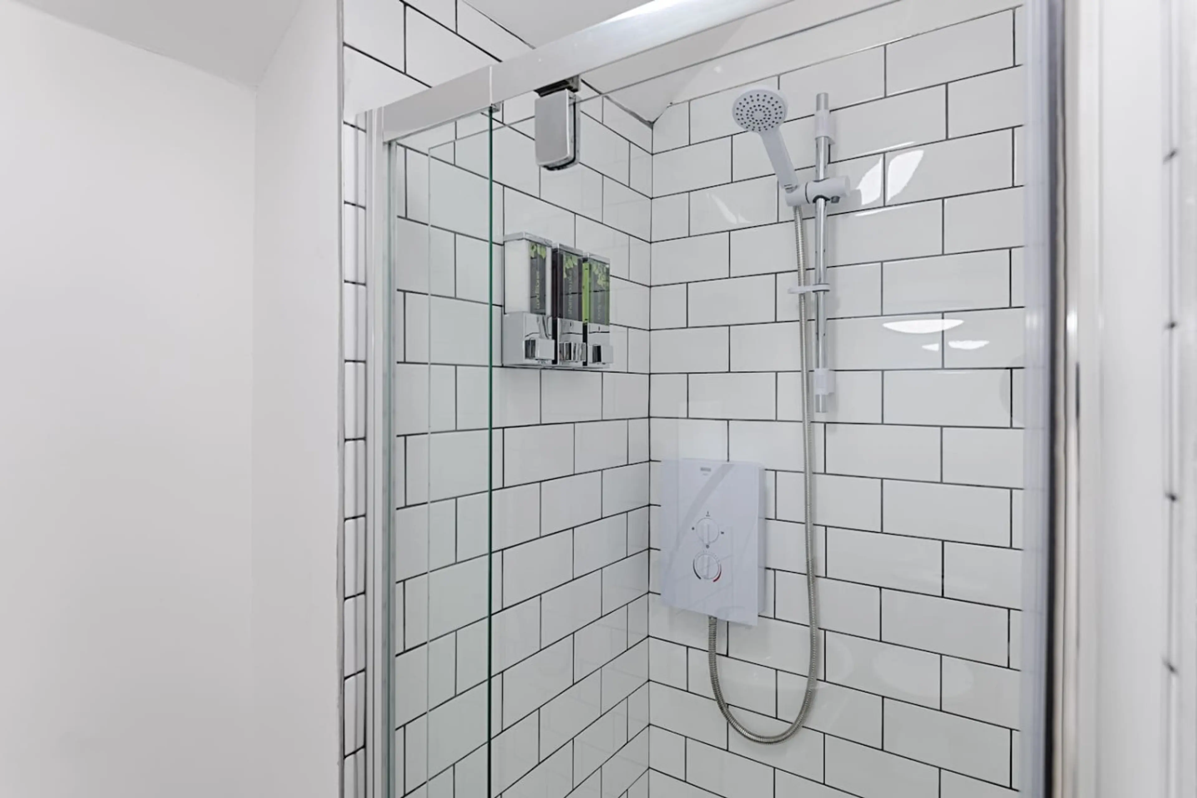 Studio 2 - 150 Neath Road - Image 14