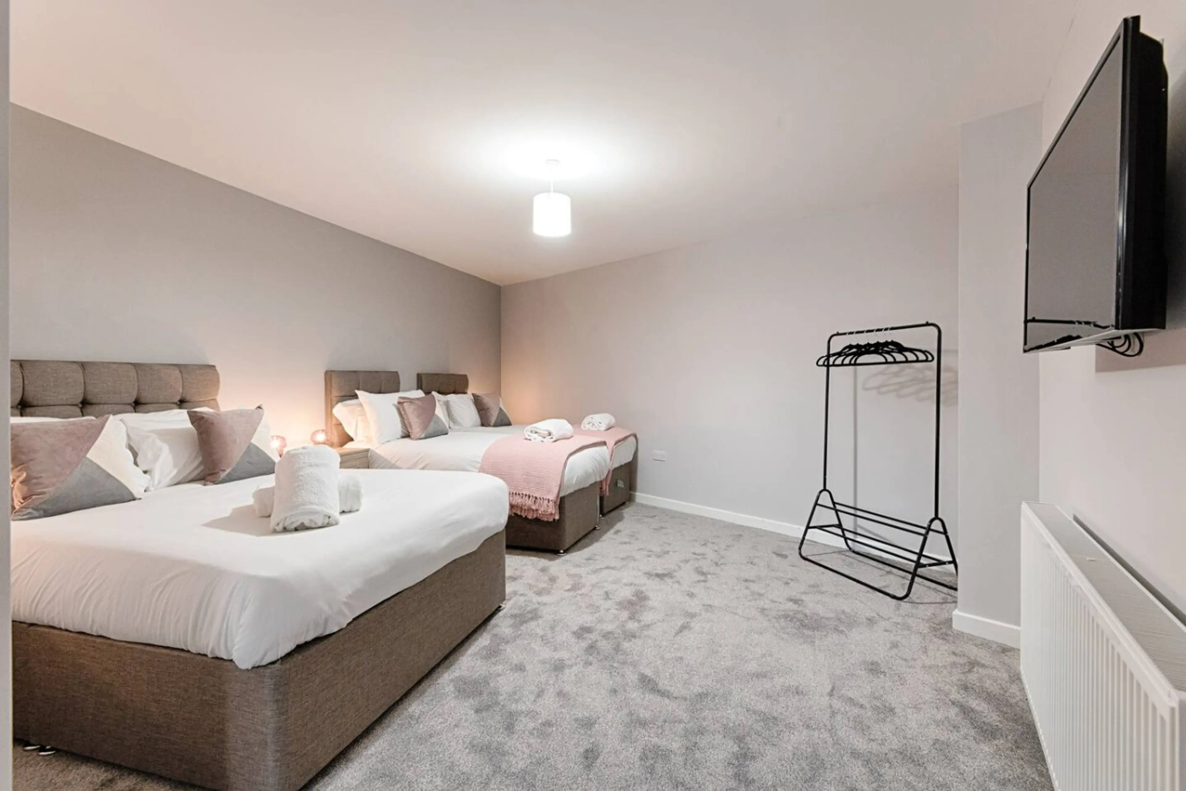 Studio 4 - 150 Neath Road - Image 8