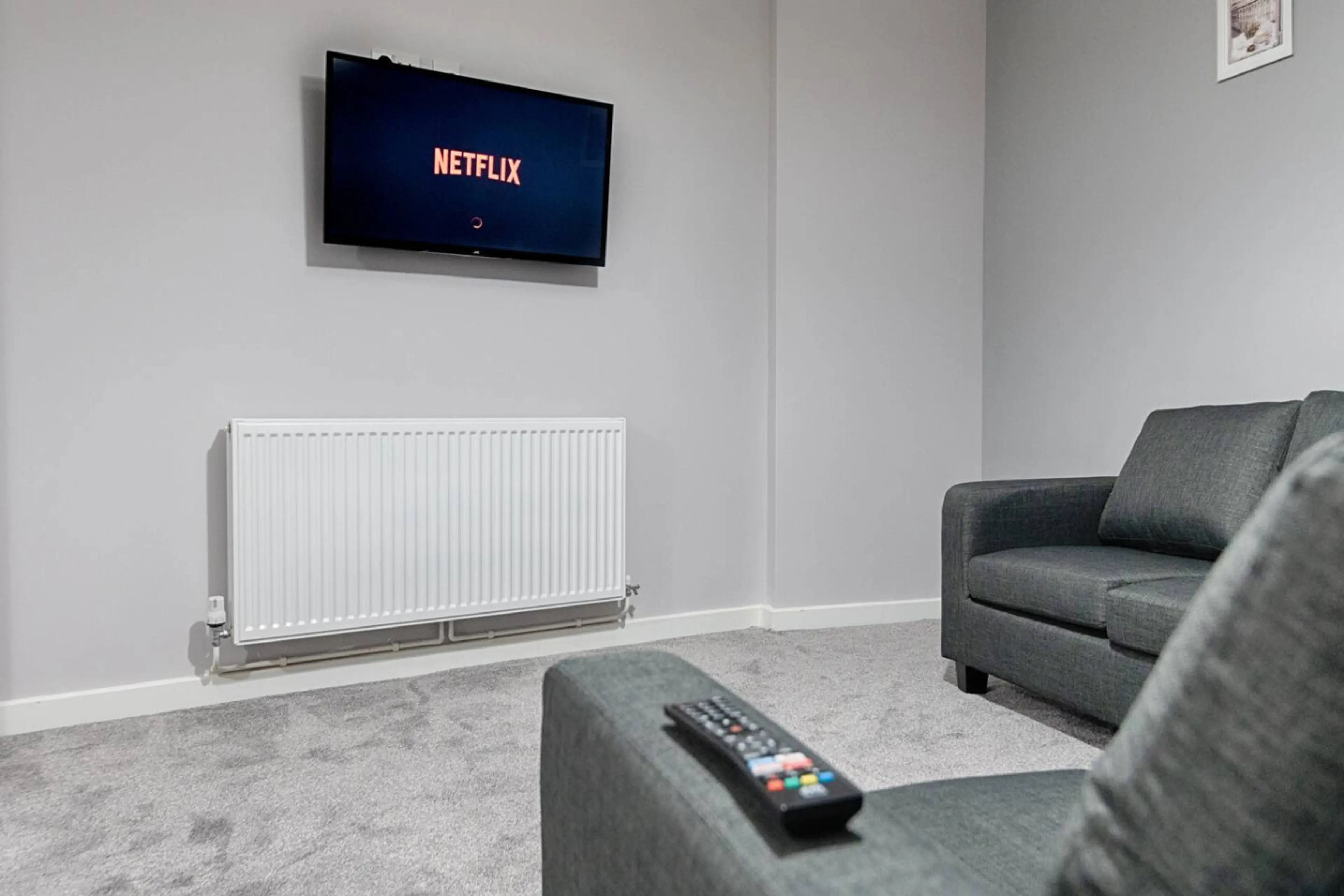 Studio 4 - 150 Neath Road - Image 9