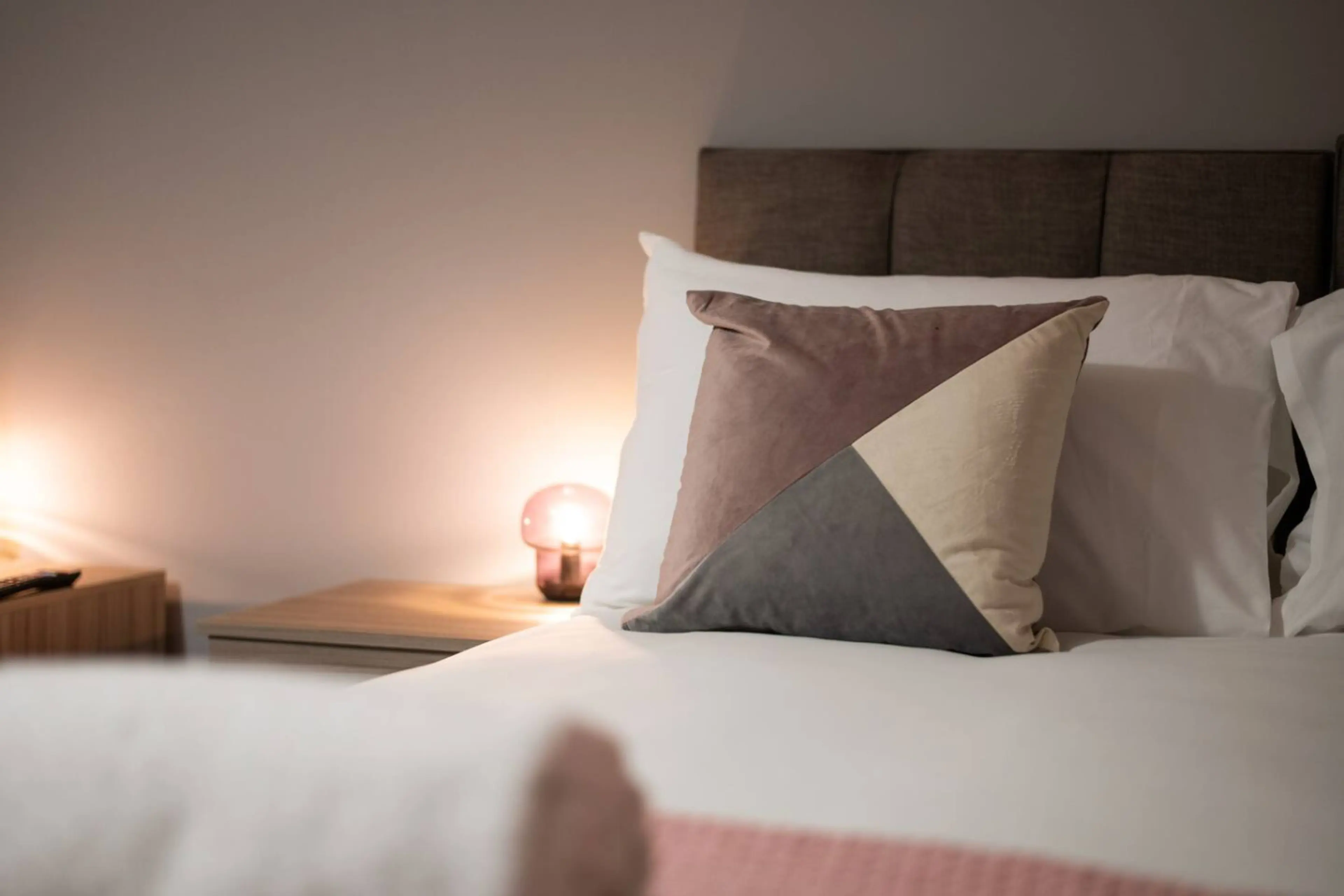 Studio 4 - 150 Neath Road - Image 6