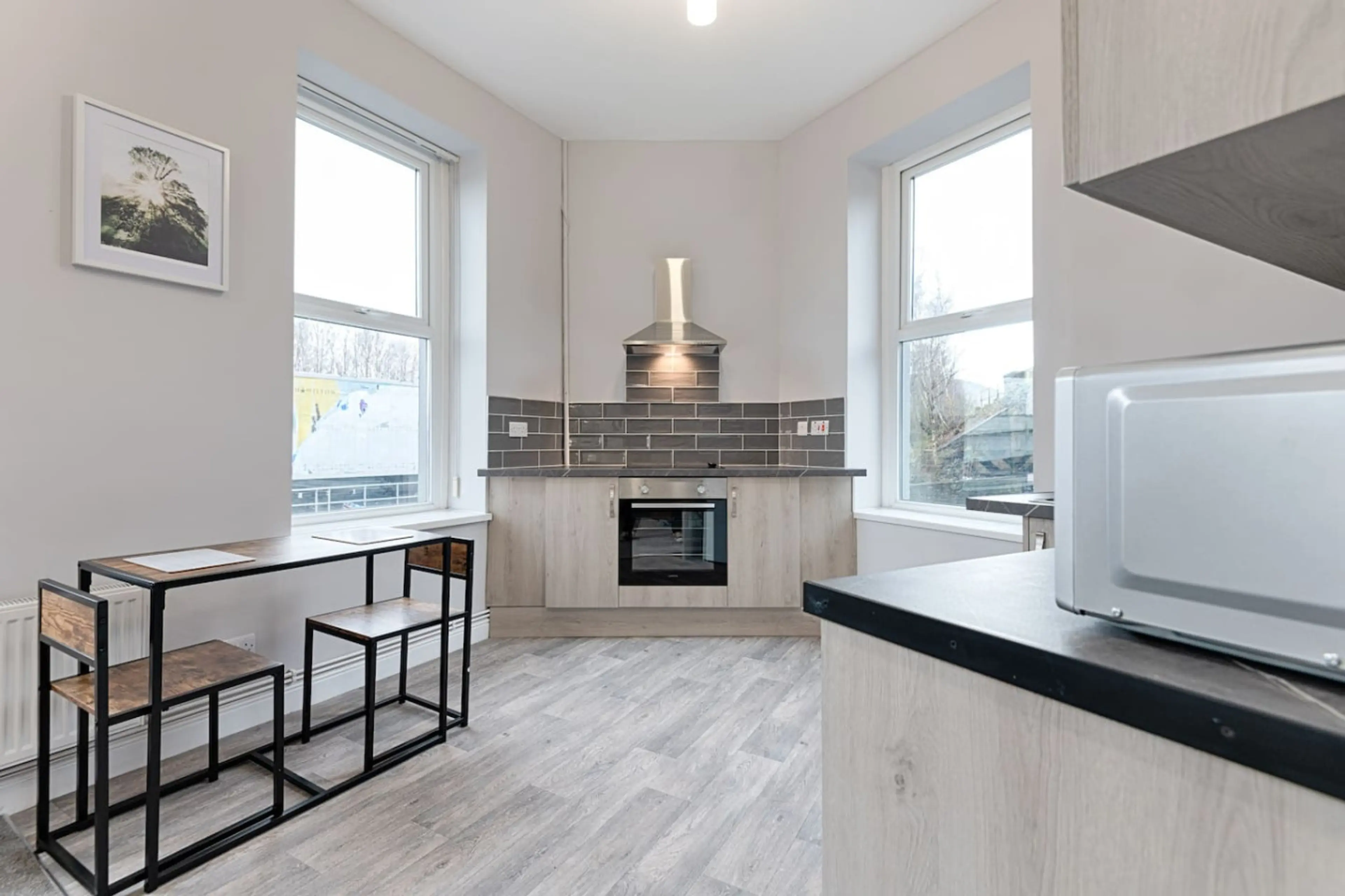 Studio 1 - 150 Neath Road - Image 8