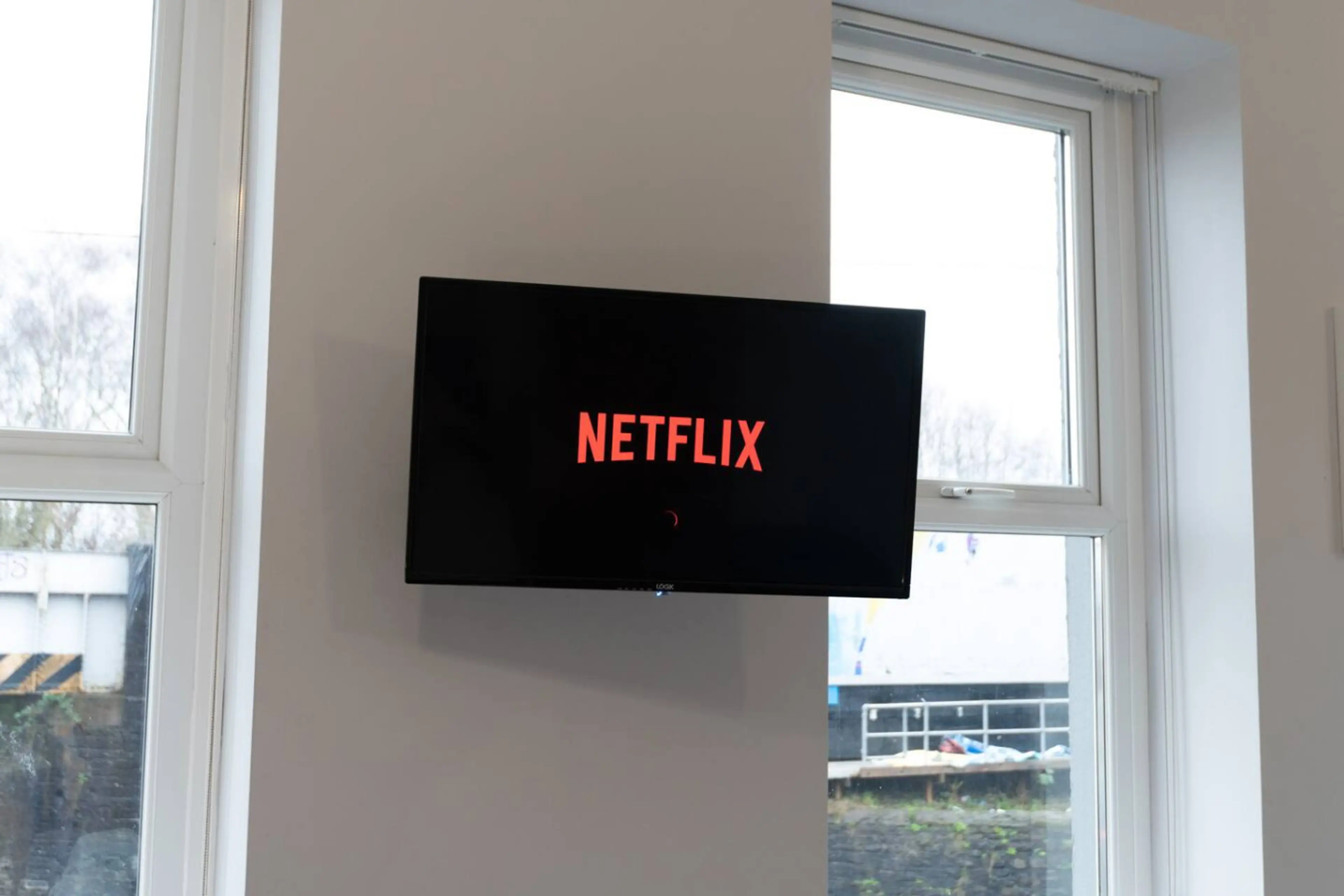 Studio 1 - 150 Neath Road - Image 17