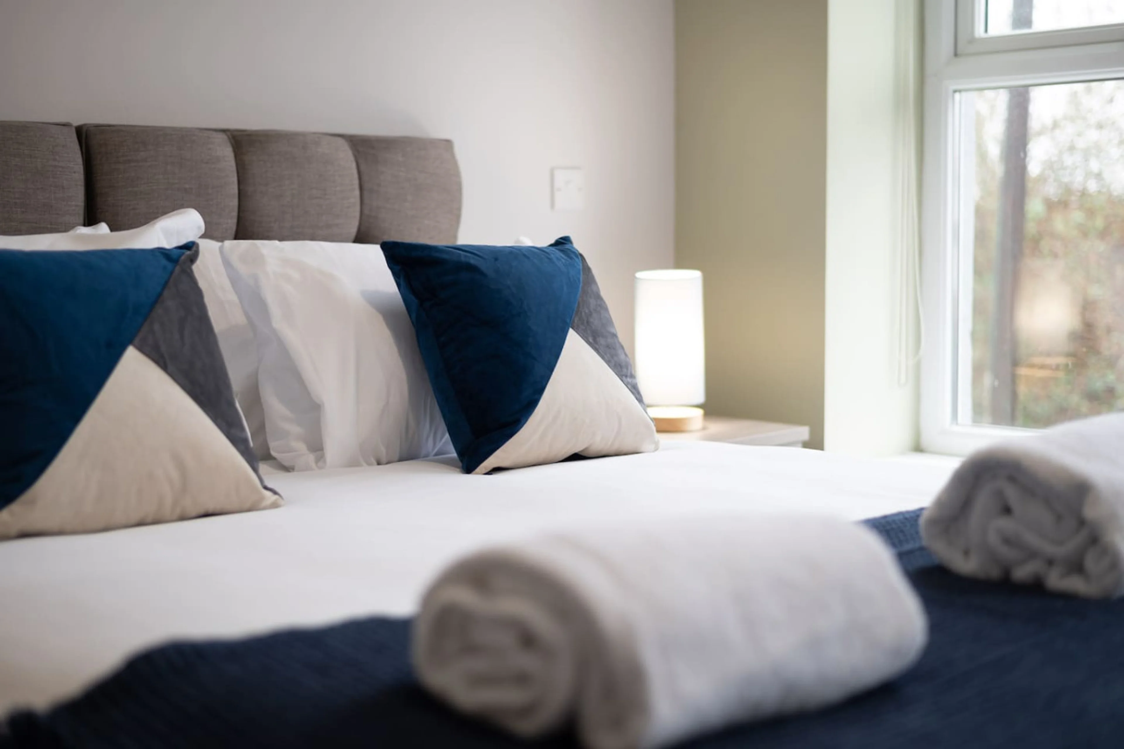 Studio 3 - 150 Neath Road - View 5