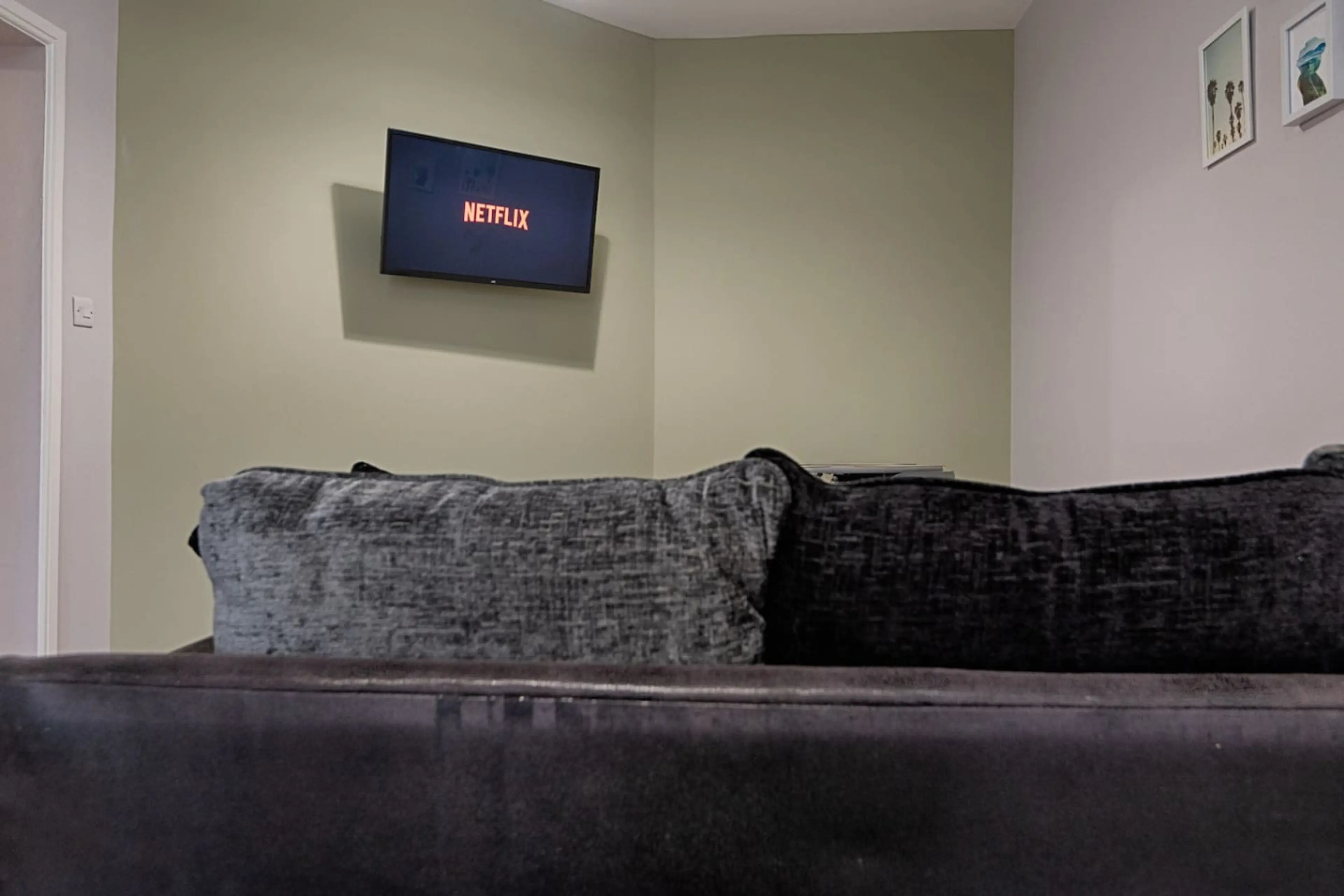 Studio 3 - 150 Neath Road - Image 16