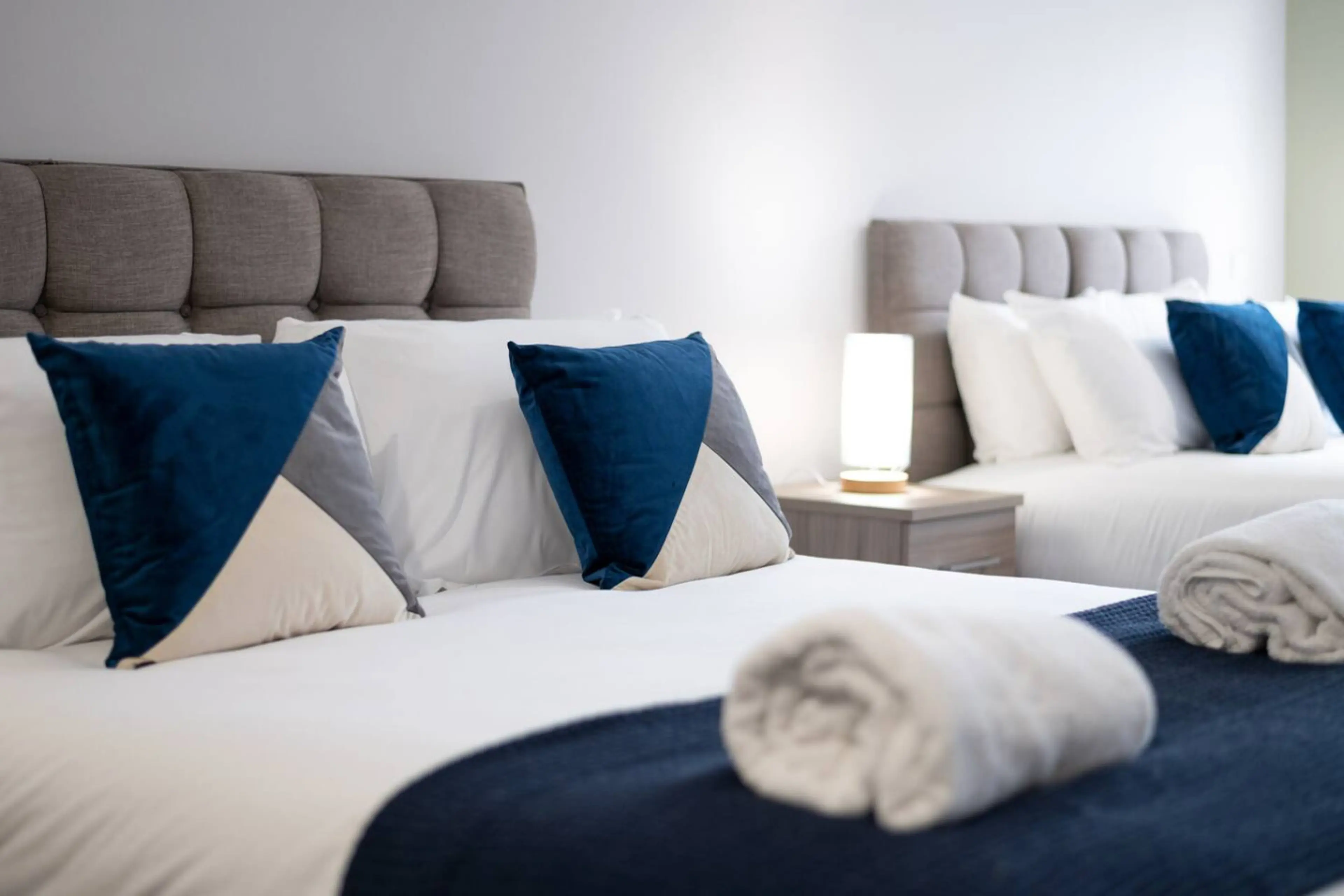 Studio 3 - 150 Neath Road - Image 4