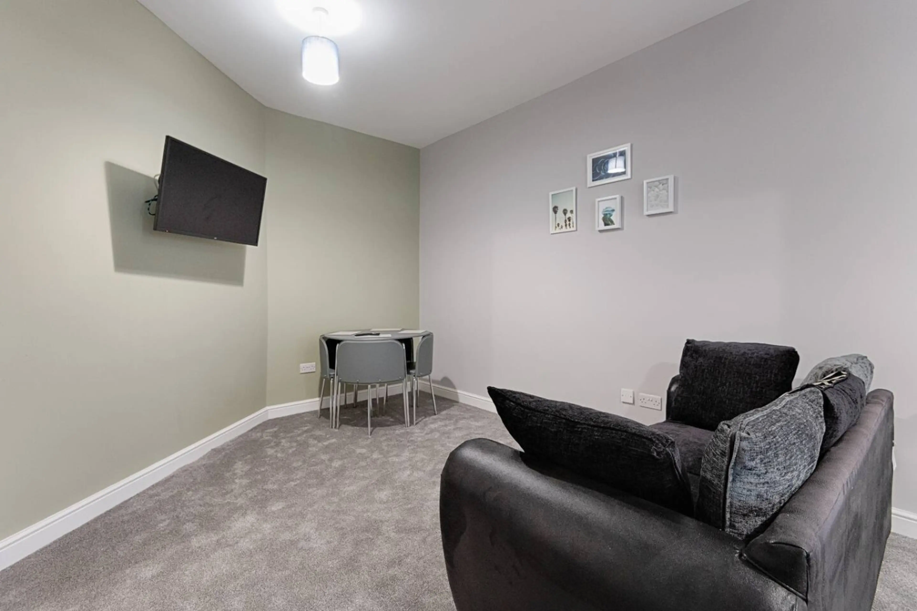 Studio 3 - 150 Neath Road - Image 18