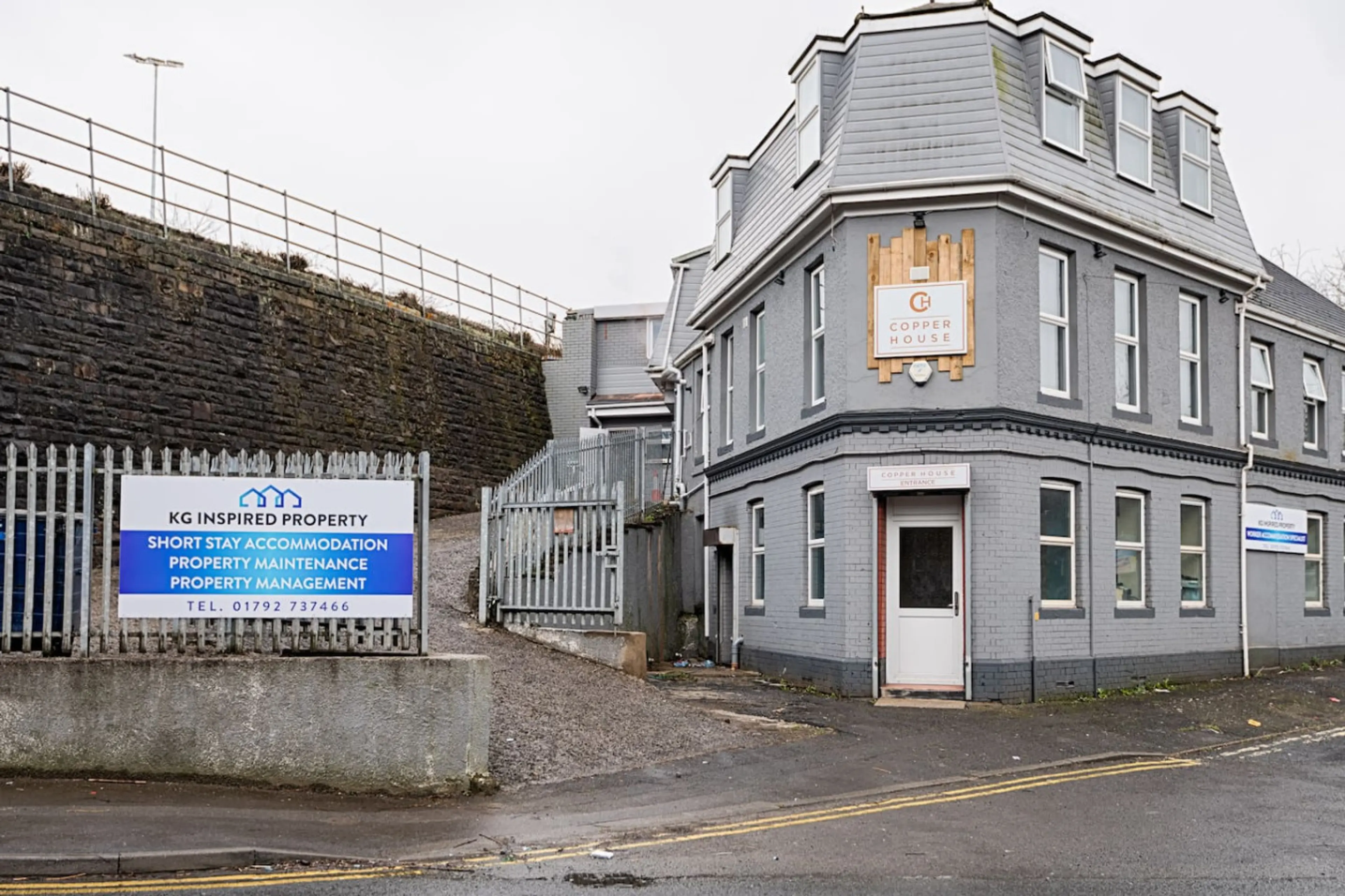 Studio 3 - 150 Neath Road - Image 23