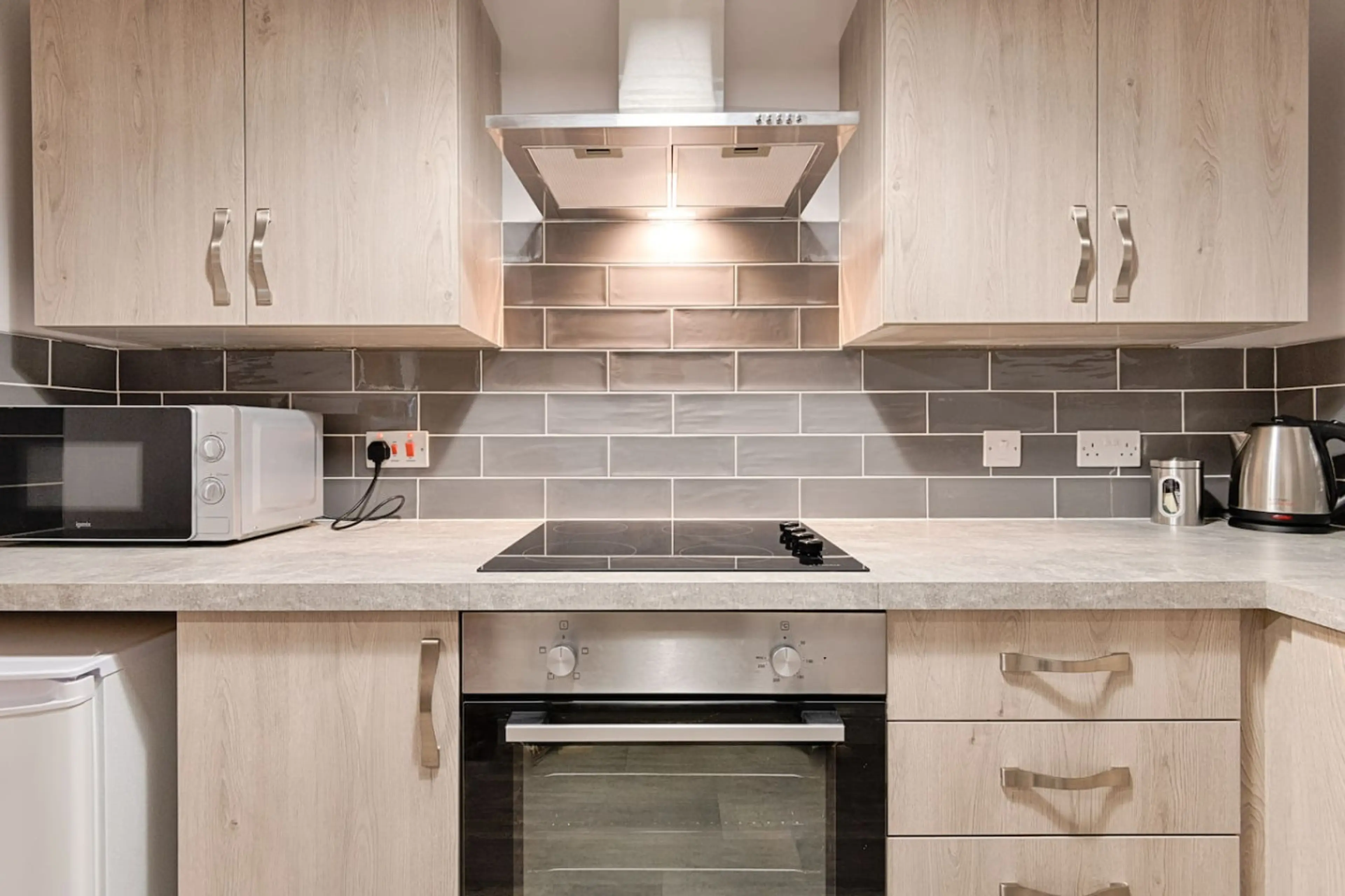 Studio 3 - 150 Neath Road - Image 9