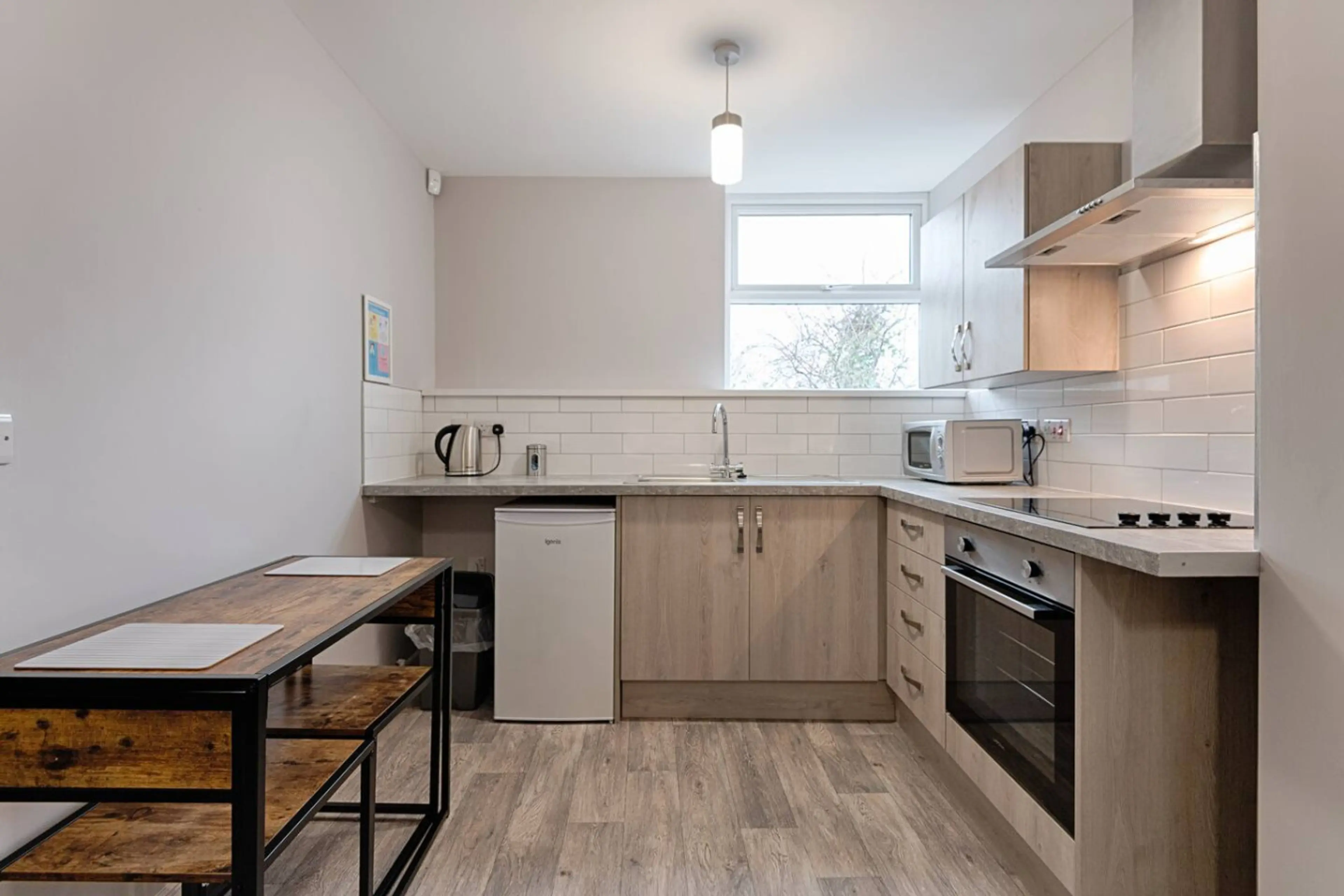 Studio 7 - 150 Neath Road - Image 6