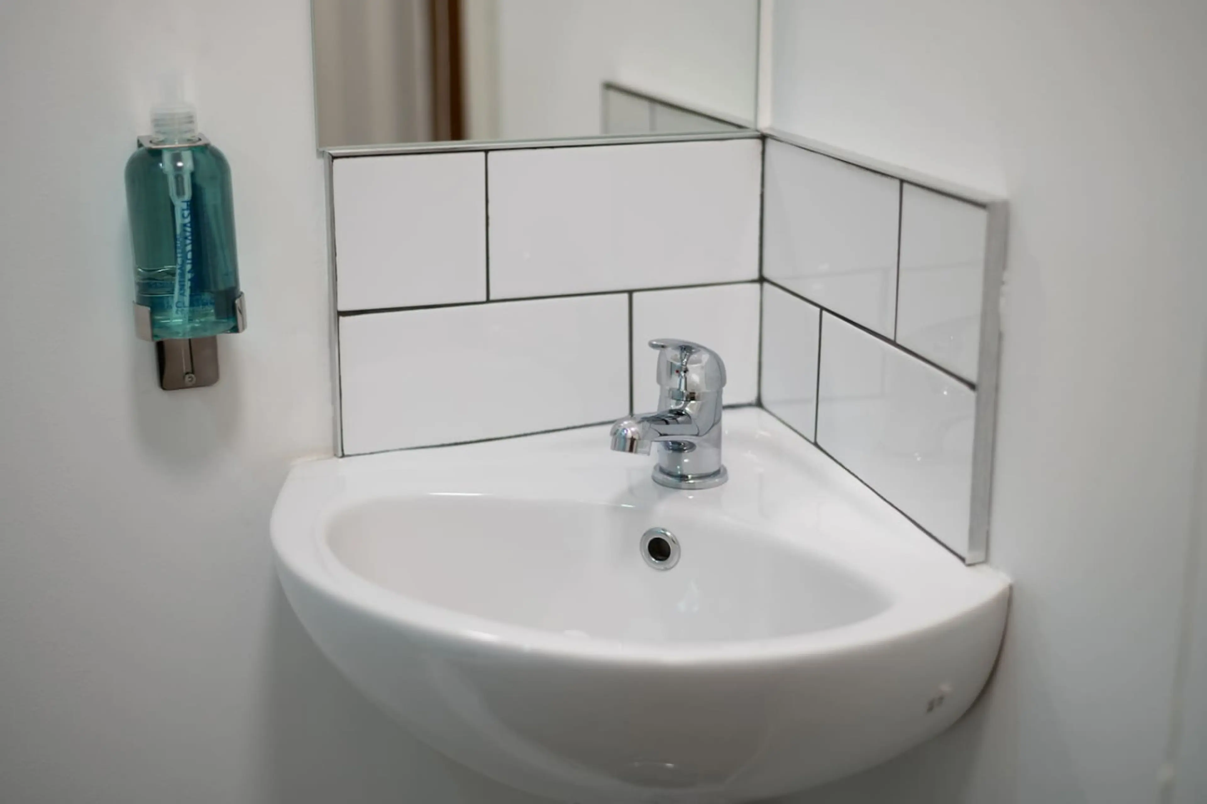 Studio 7 - 150 Neath Road - Image 8