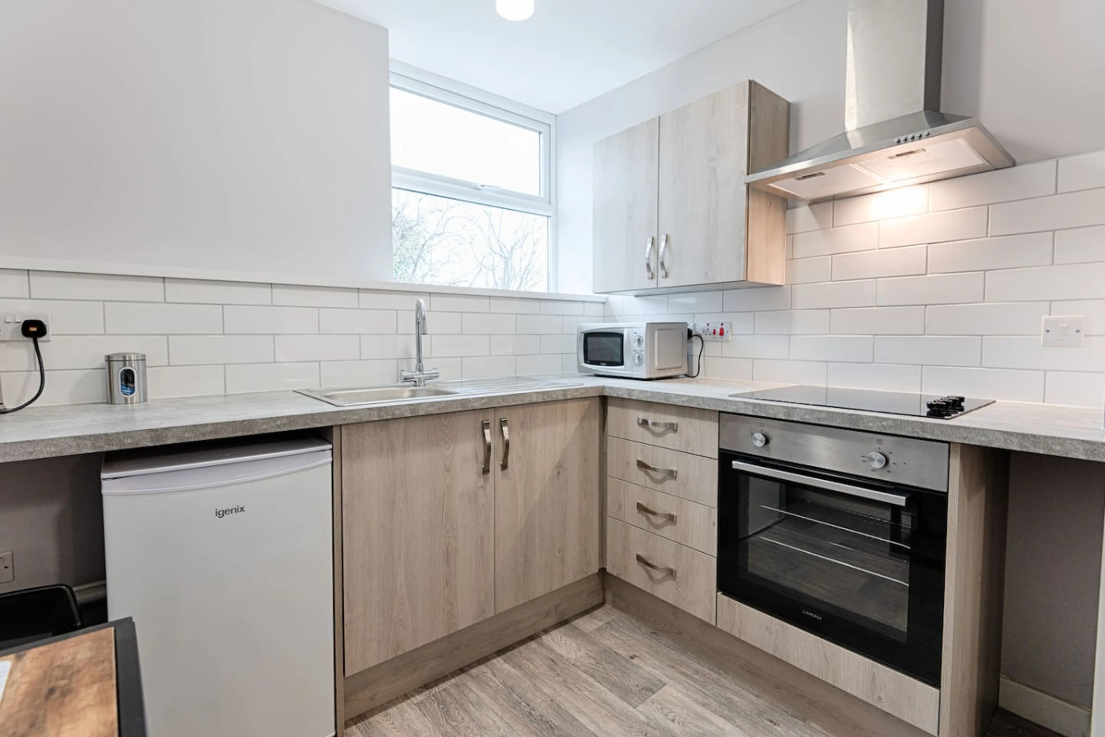 Studio 7 - 150 Neath Road - View 3