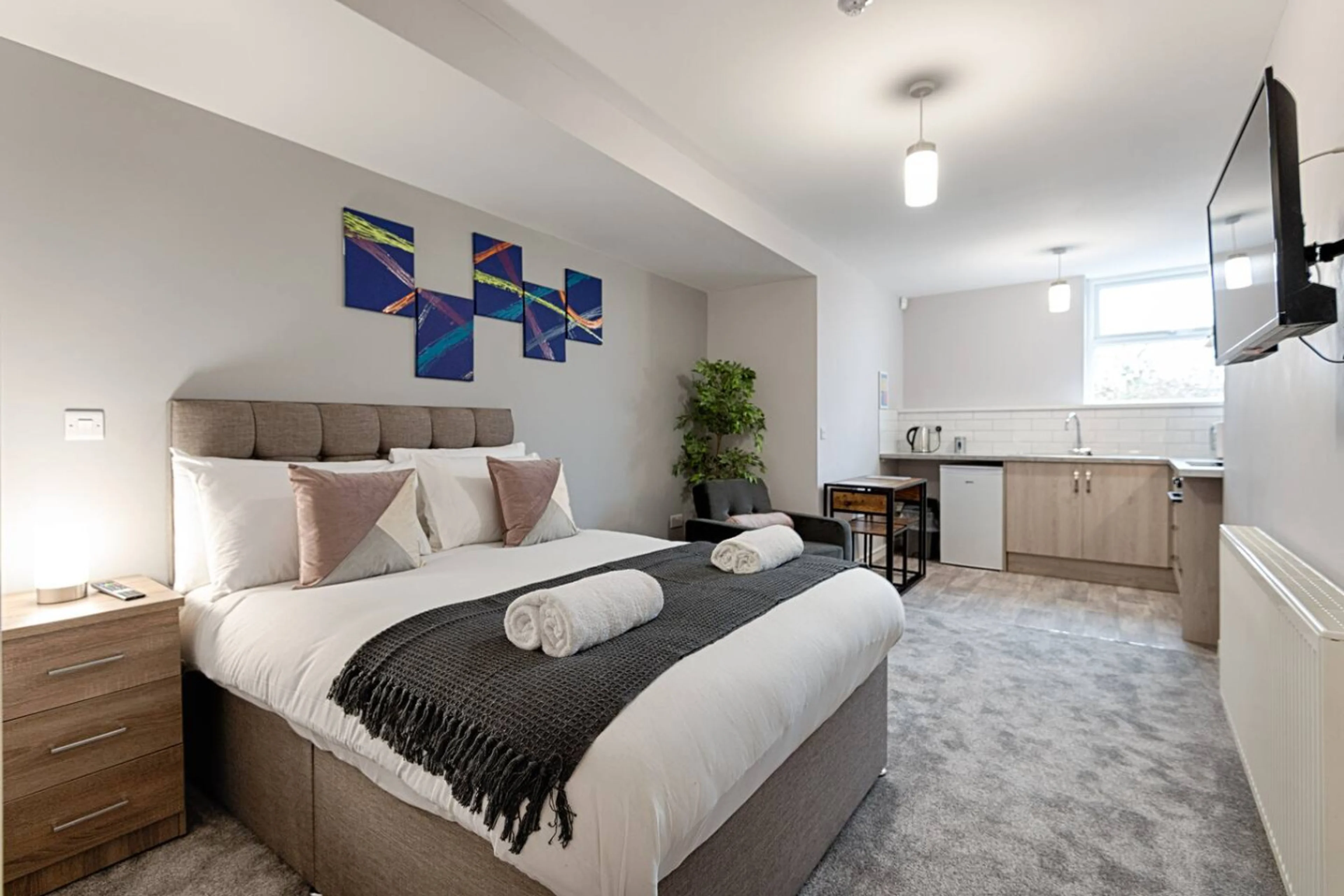 Studio 7 - 150 Neath Road - Main view