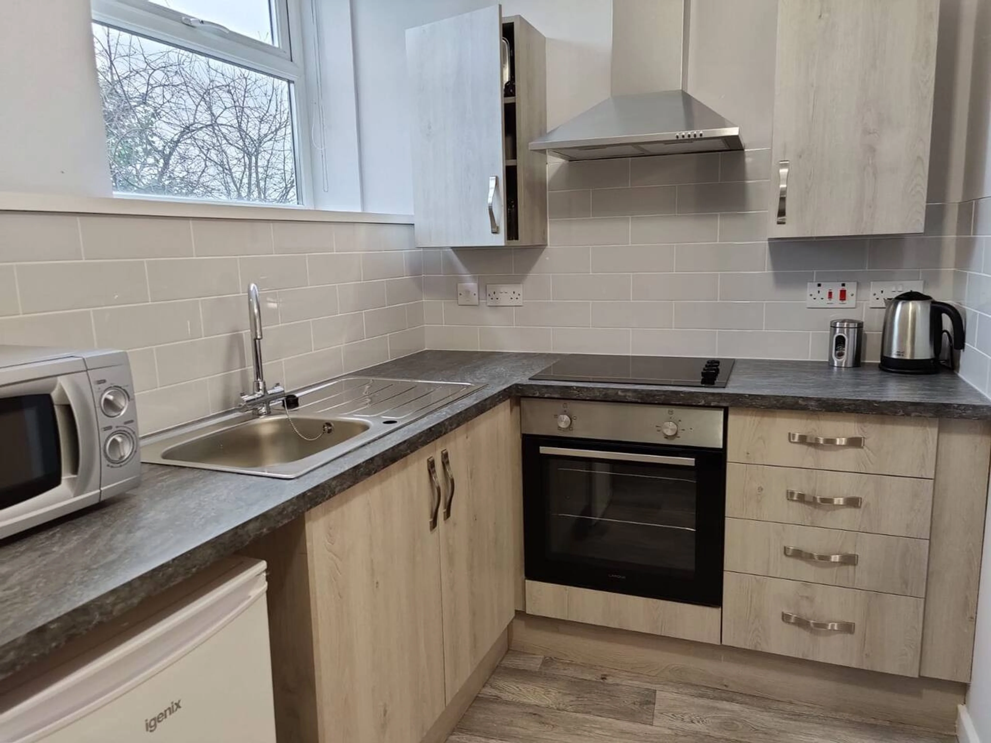 Studio 7 - 150 Neath Road - View 5