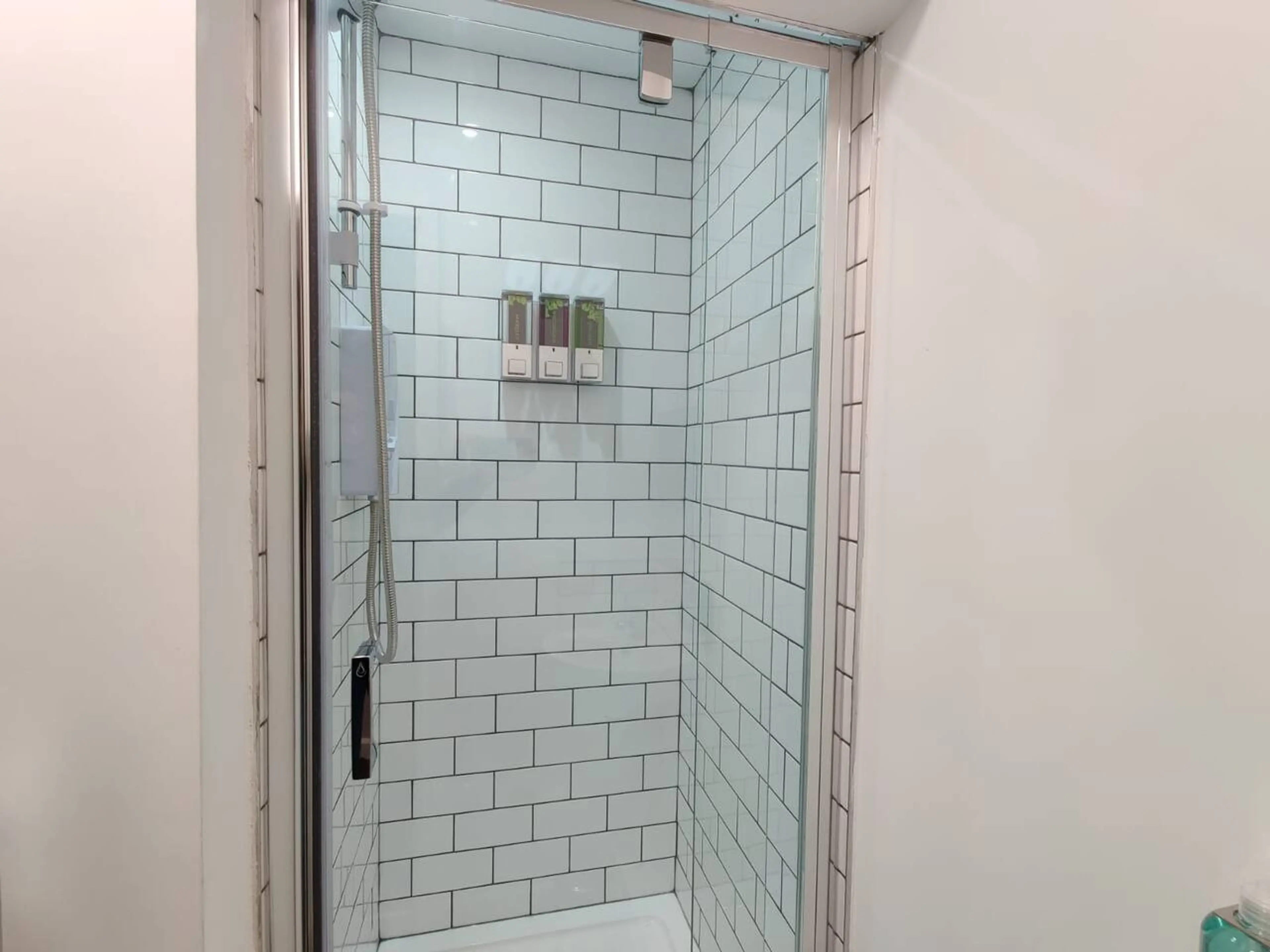 Studio 7 - 150 Neath Road - Image 7