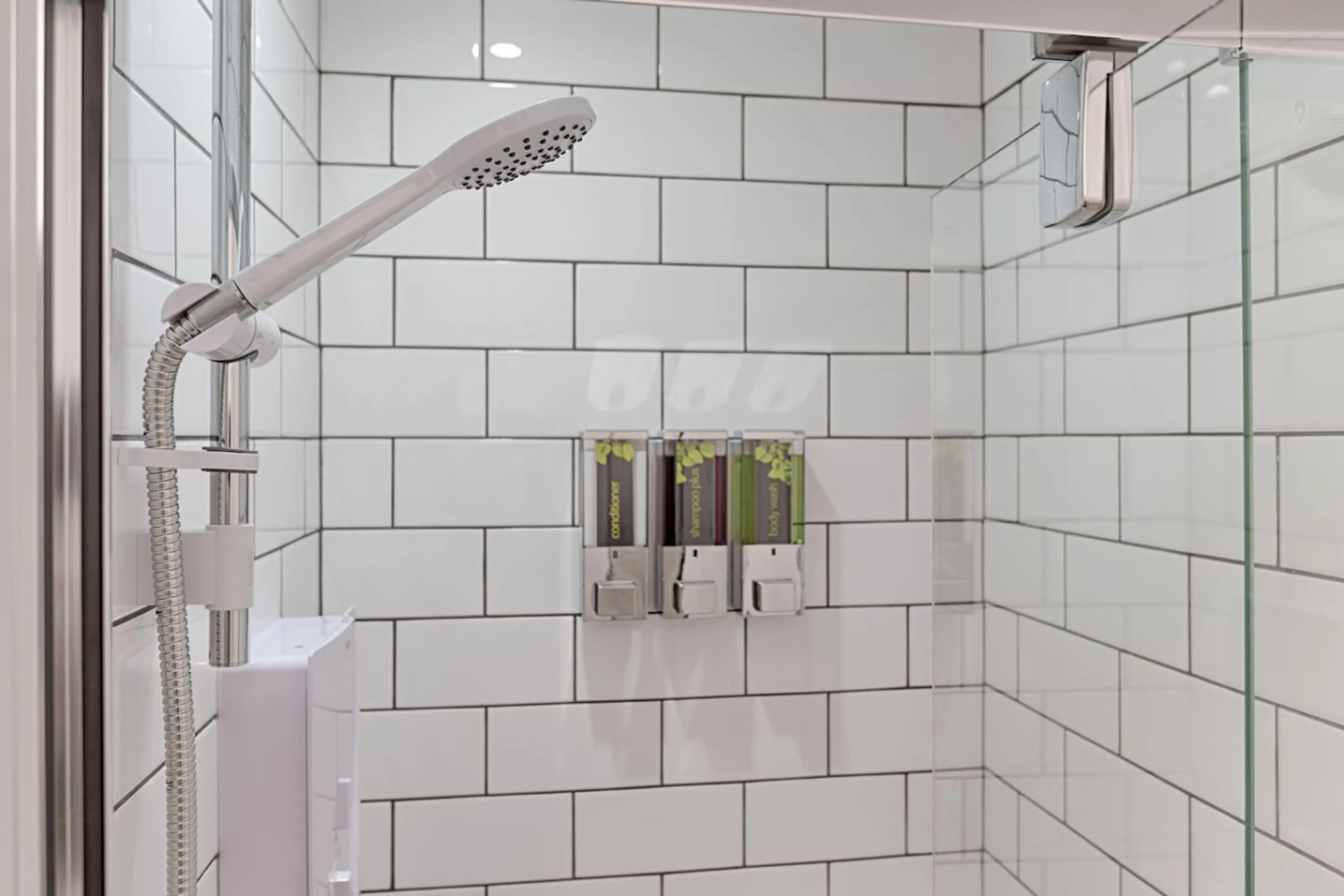 Studio 7 - 150 Neath Road - Image 11