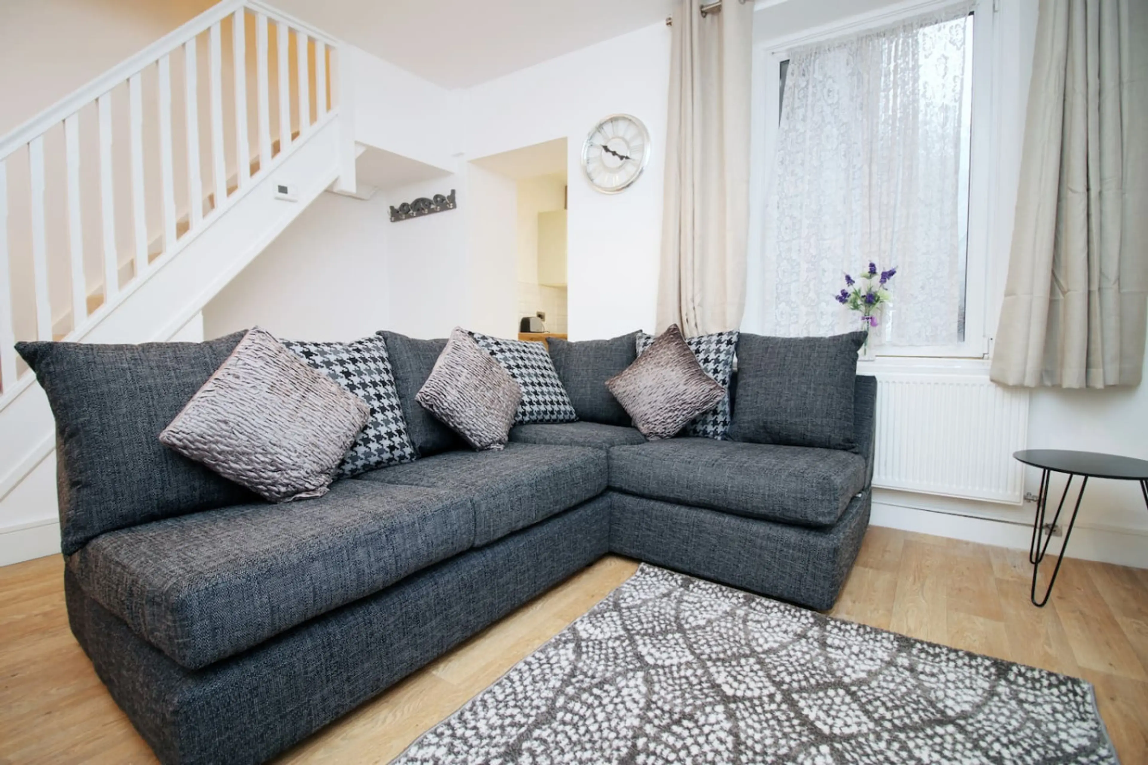 10 Mysydd Road - Image 1