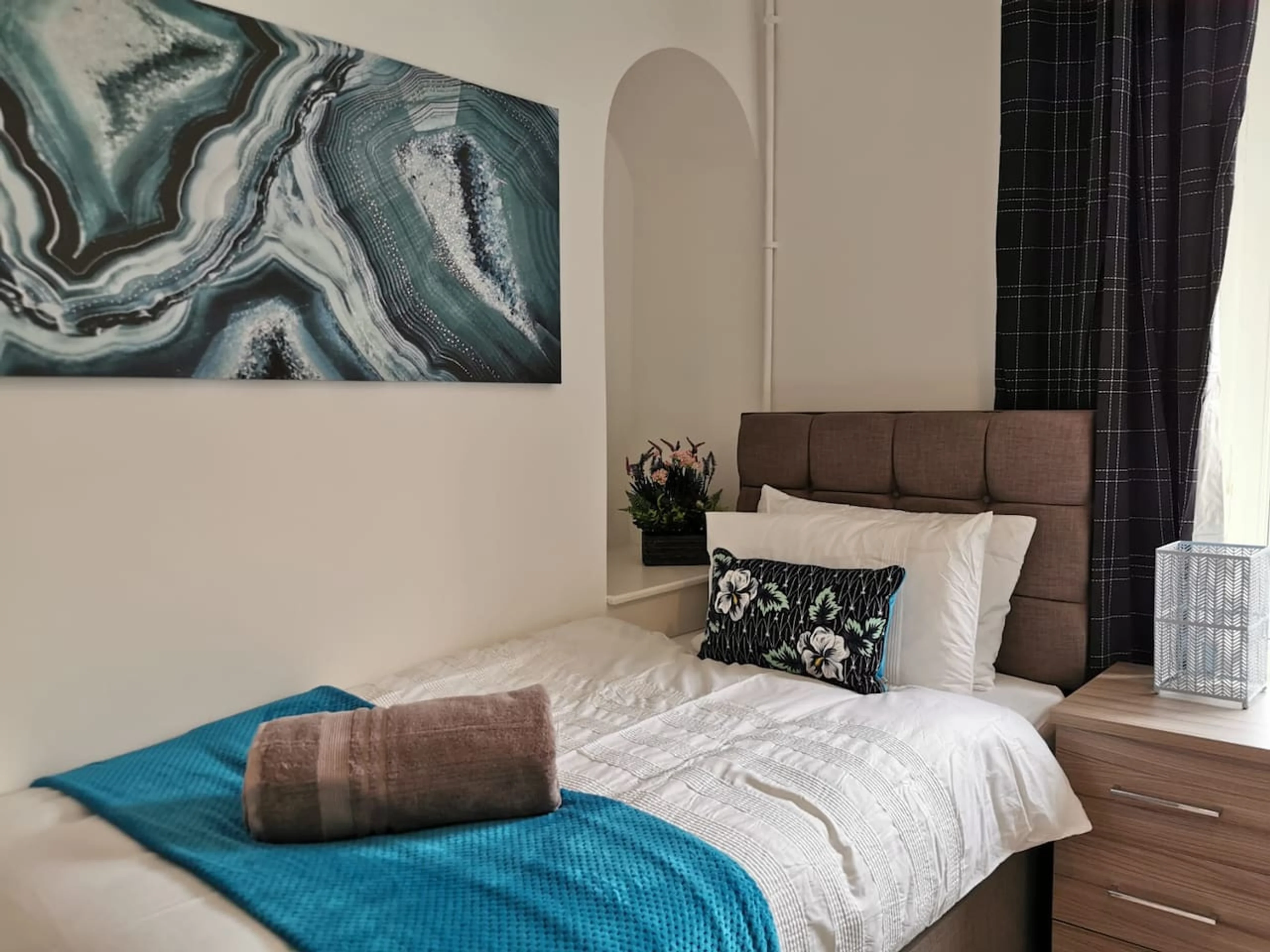 10 Mysydd Road - View 2