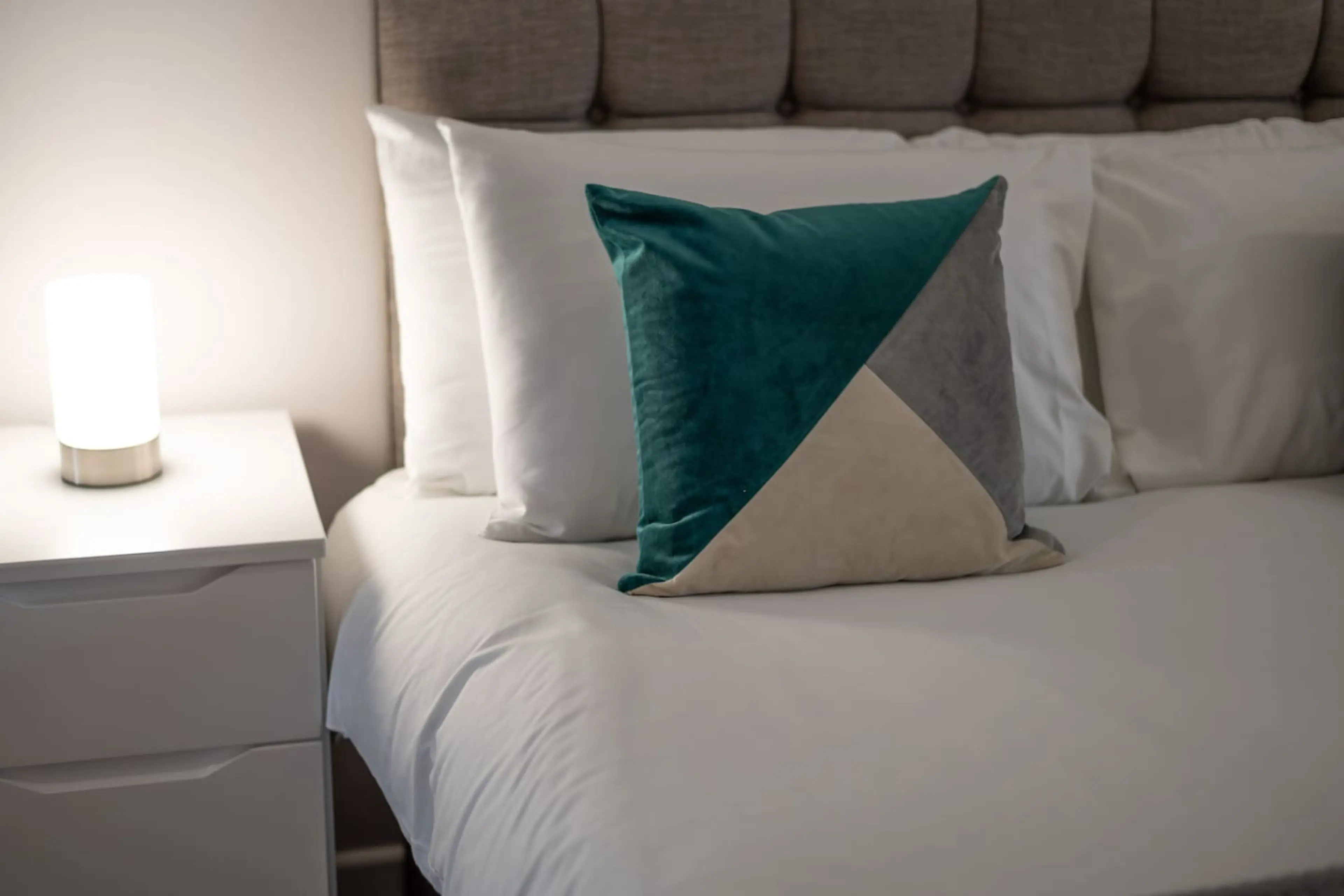 Studio 8 - 150 Neath Road - Image 5