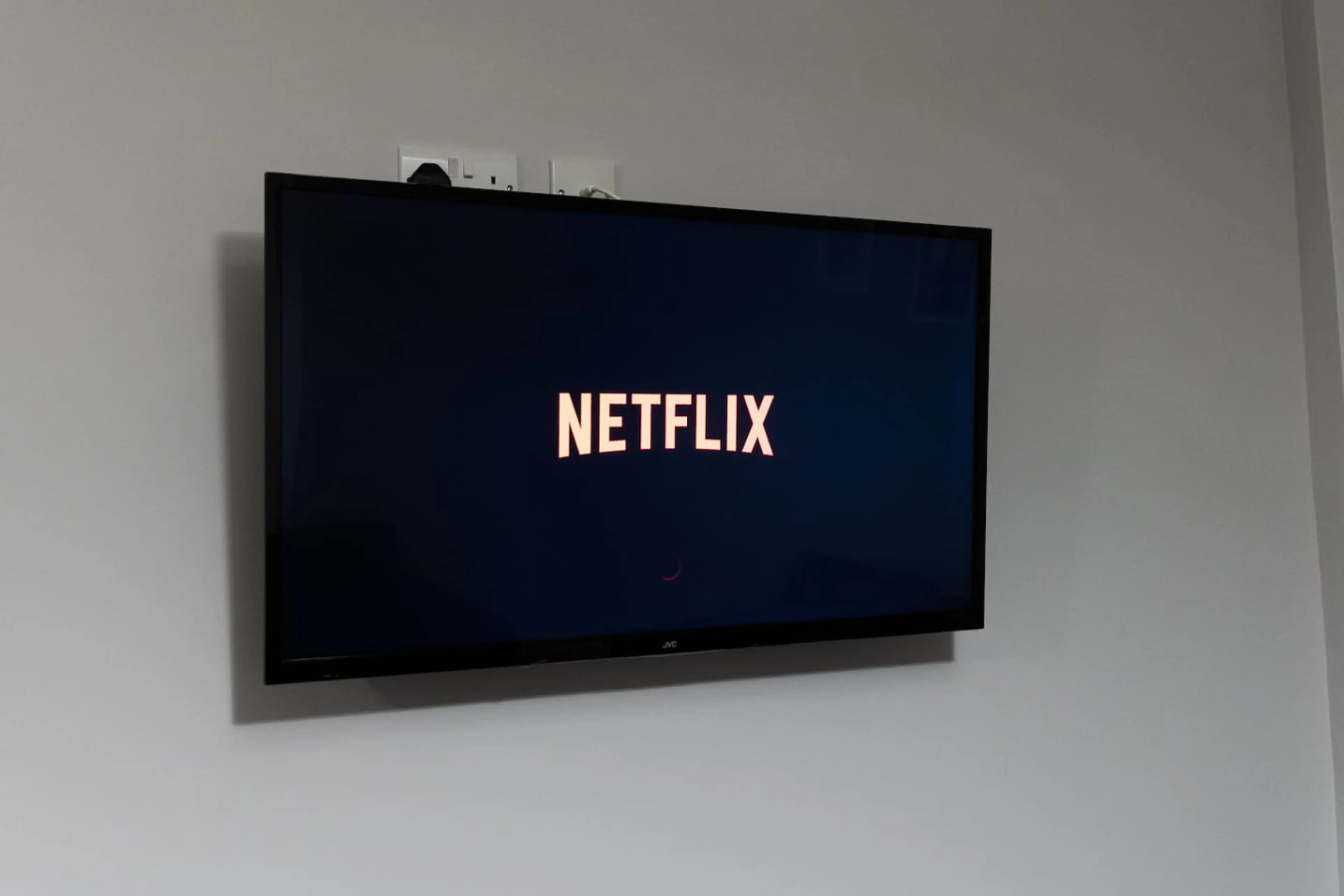 Studio 8 - 150 Neath Road - Image 19