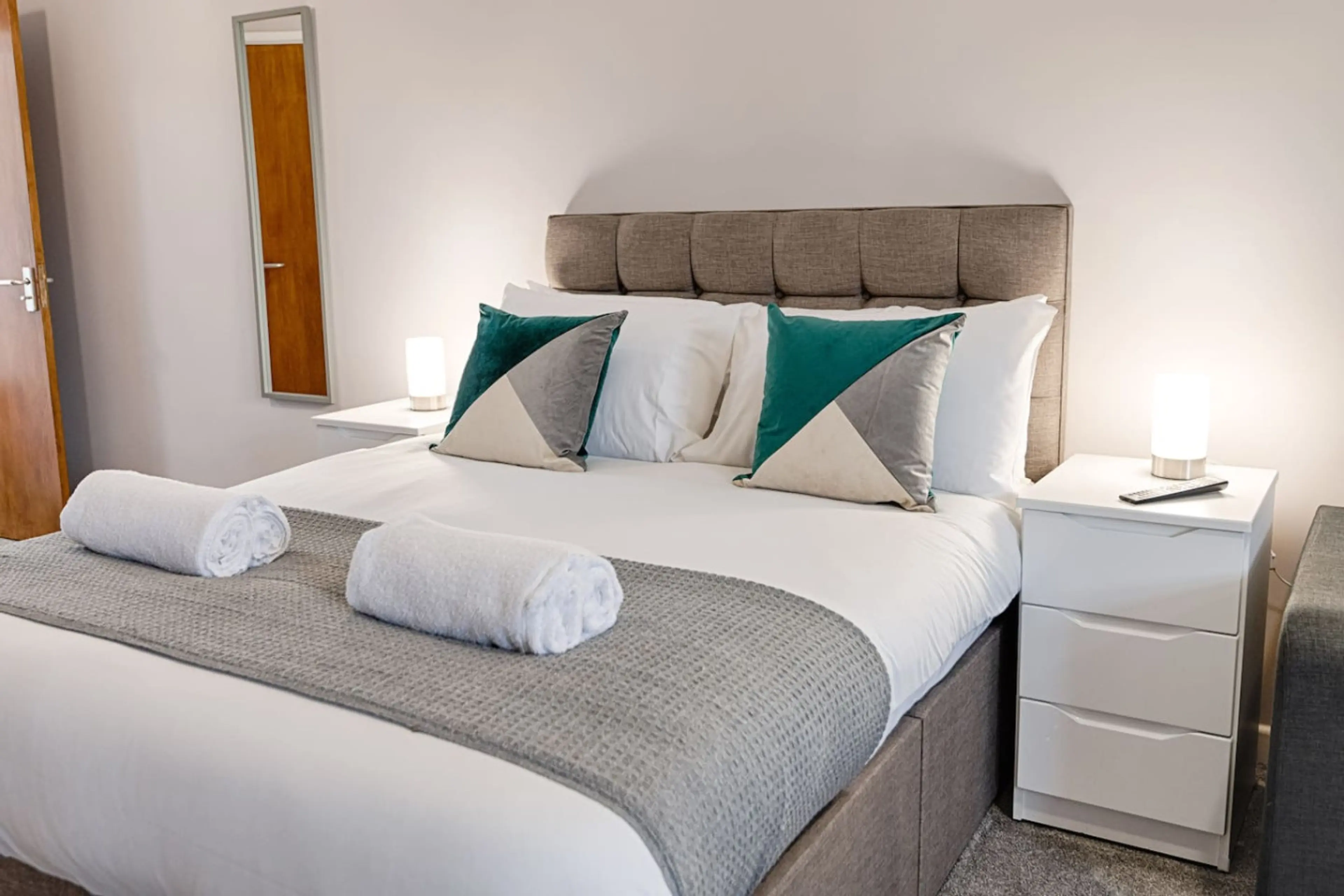 Studio 8 - 150 Neath Road - Image 1