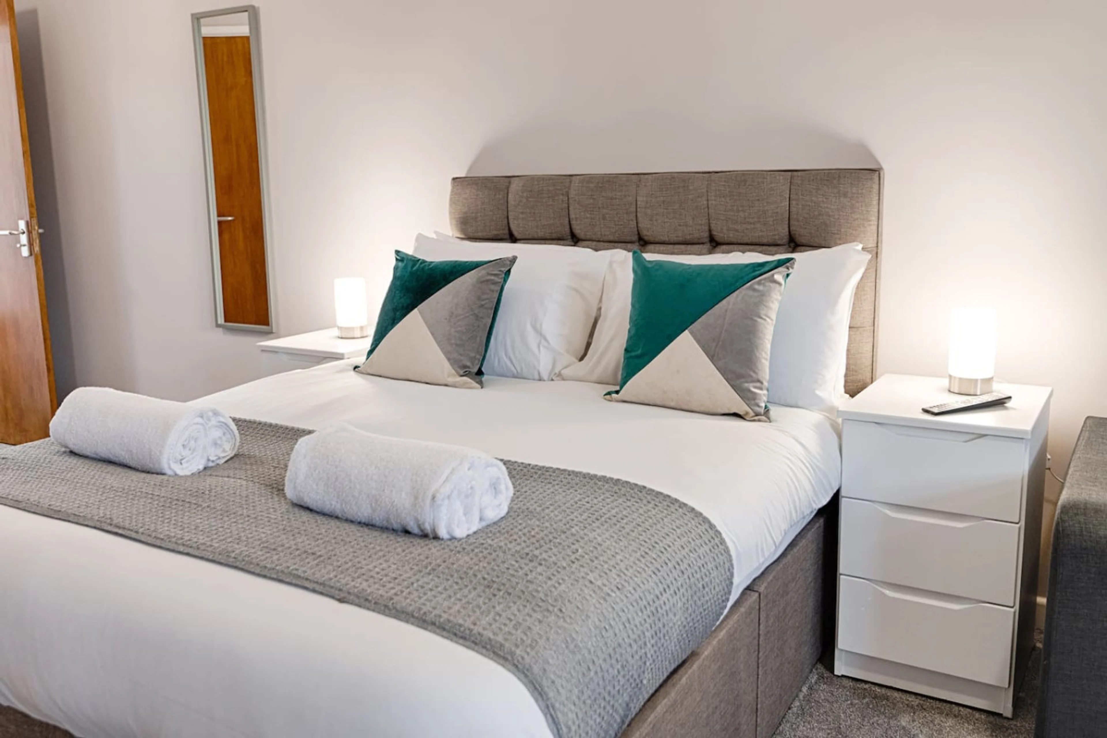 Studio 8 - 150 Neath Road - Main view