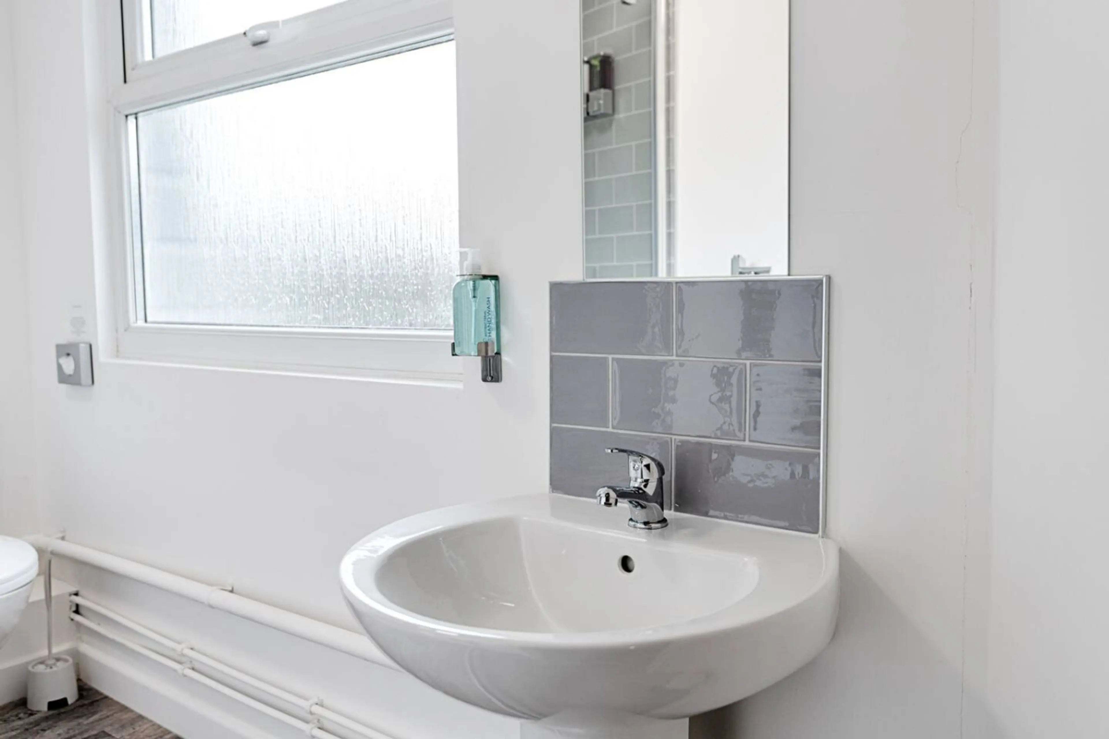 Studio 8 - 150 Neath Road - Image 13