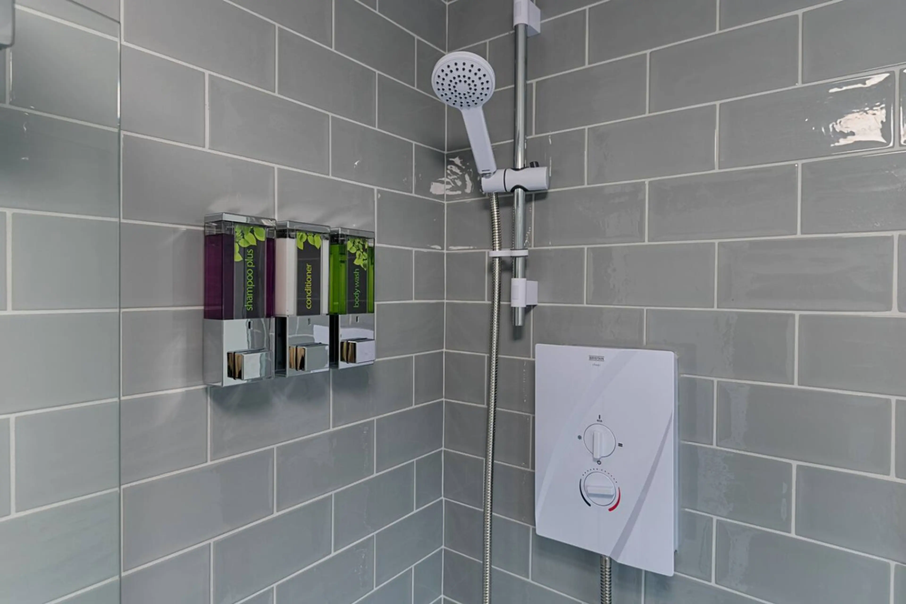 Studio 8 - 150 Neath Road - Image 11