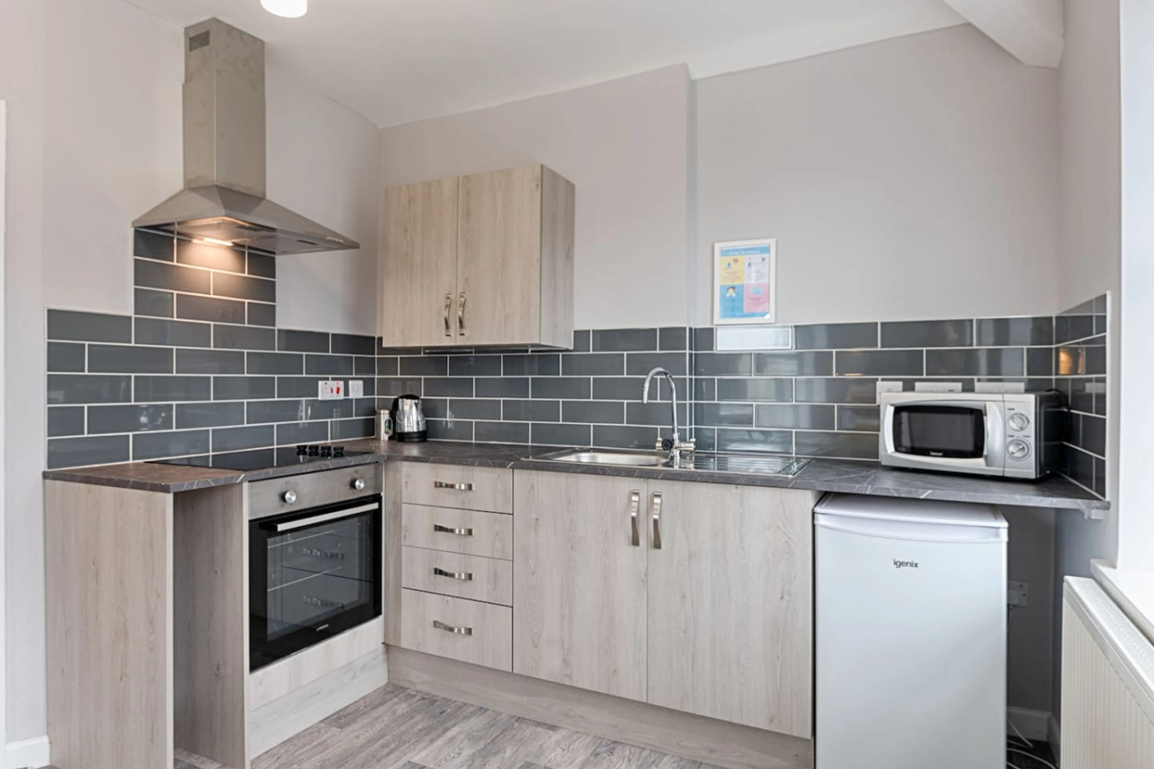 Studio 5 - 150 Neath Road - View 4