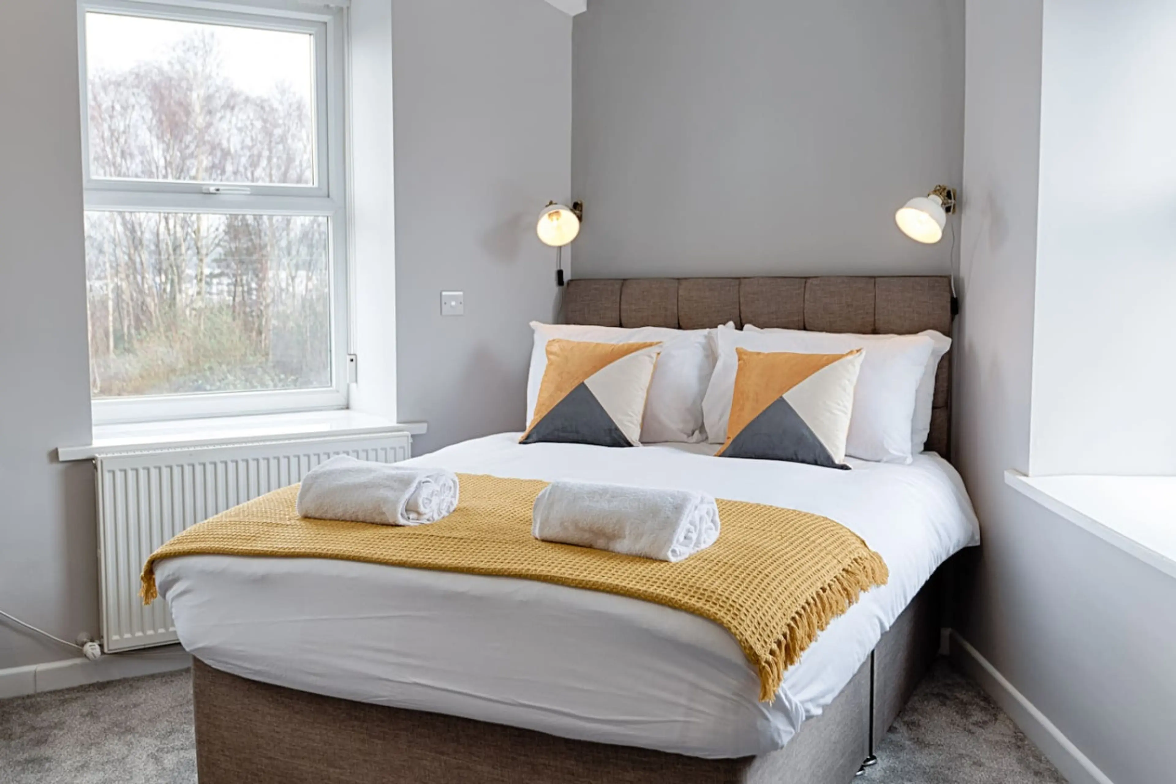 Studio 5 - 150 Neath Road - Image 1