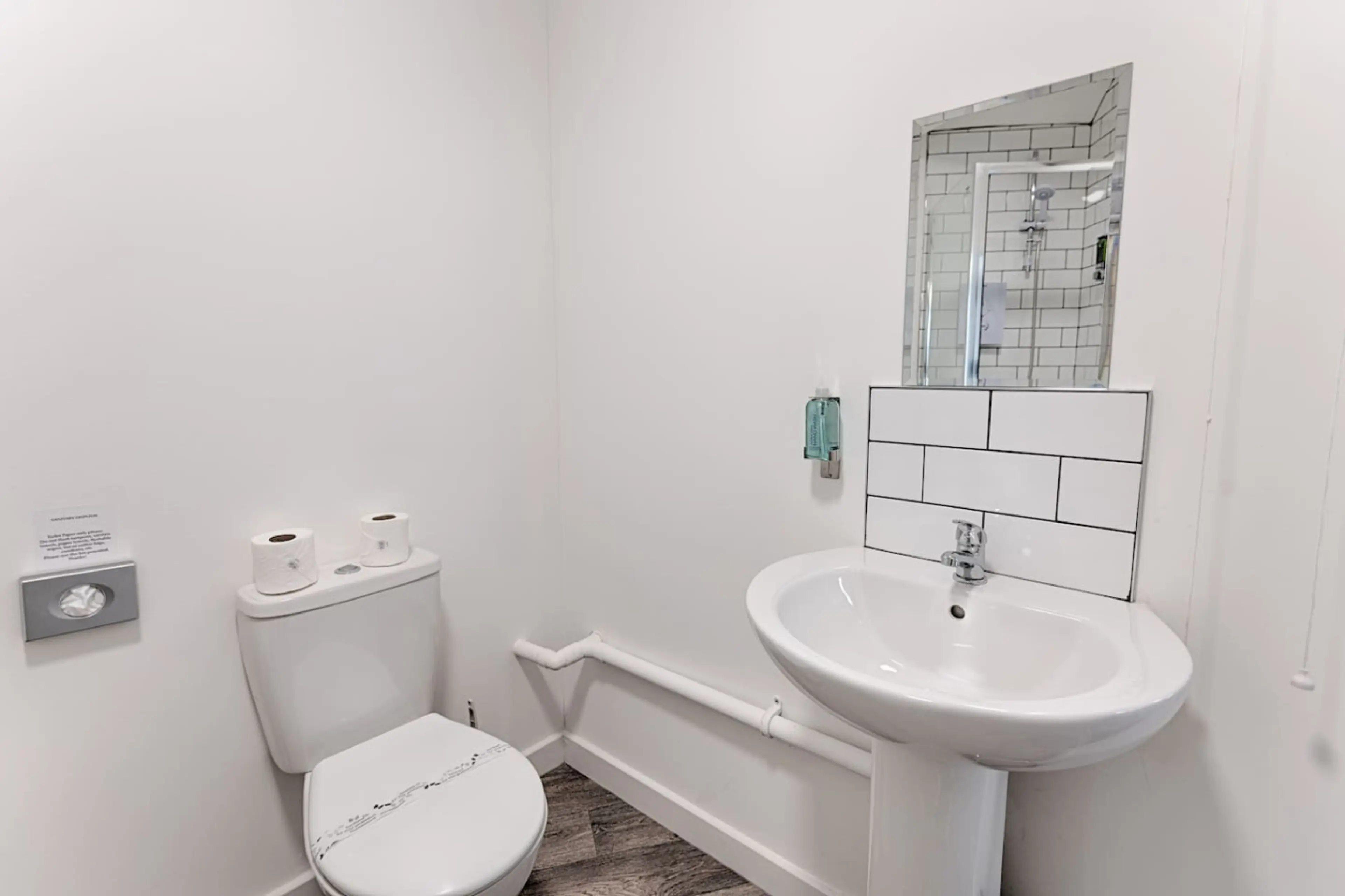 Studio 5 - 150 Neath Road - Image 13