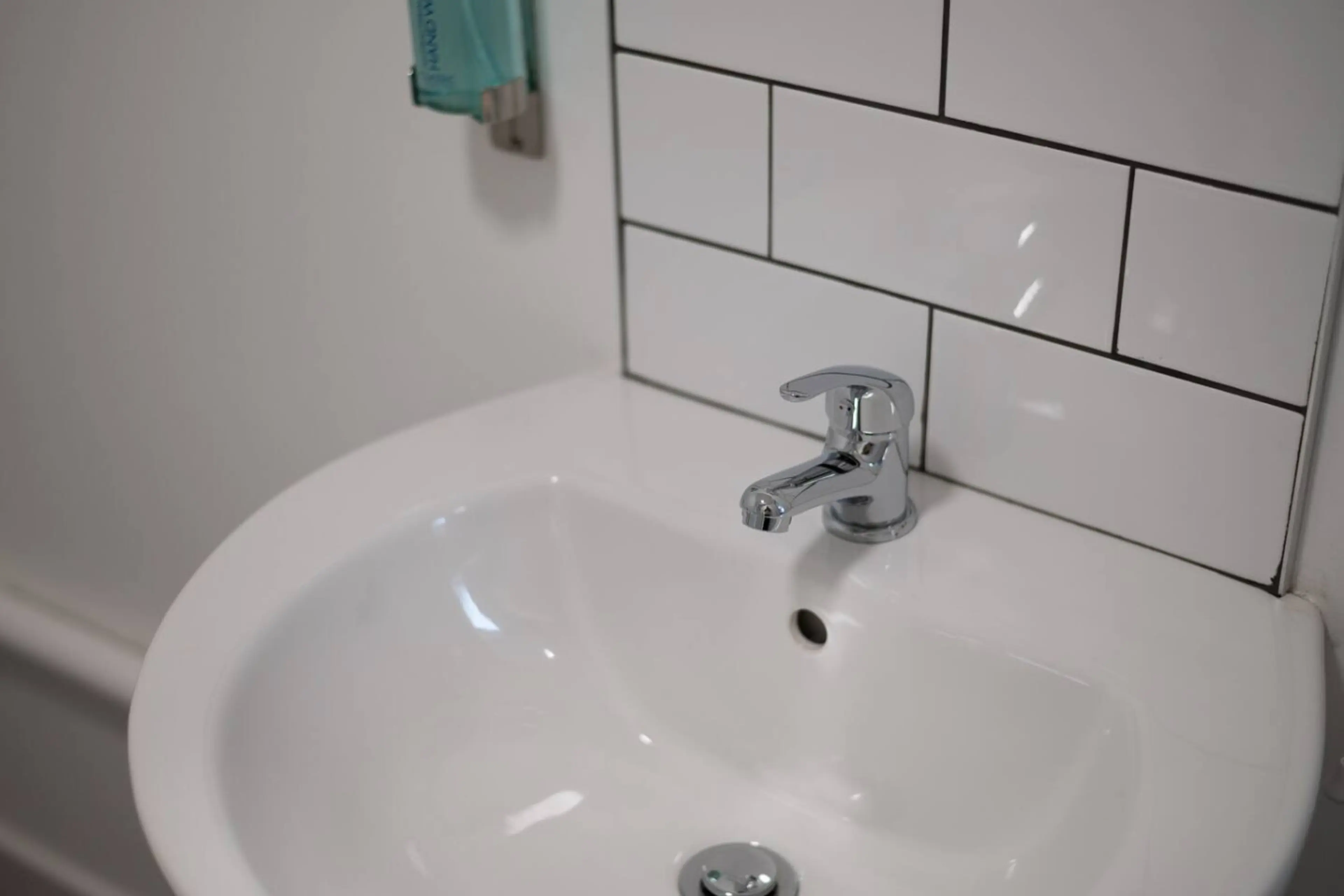 Studio 5 - 150 Neath Road - Image 14