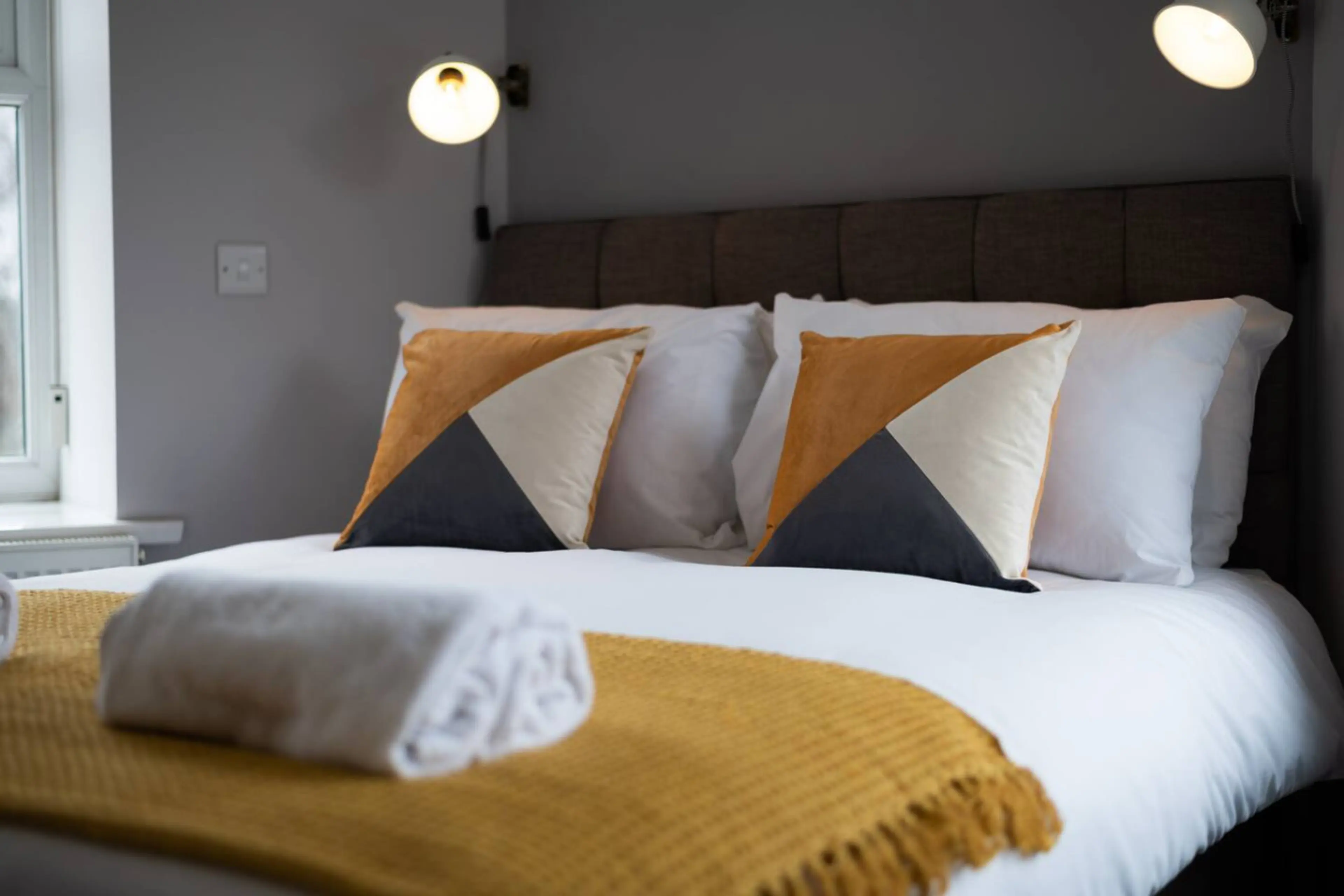 Studio 5 - 150 Neath Road - Image 8