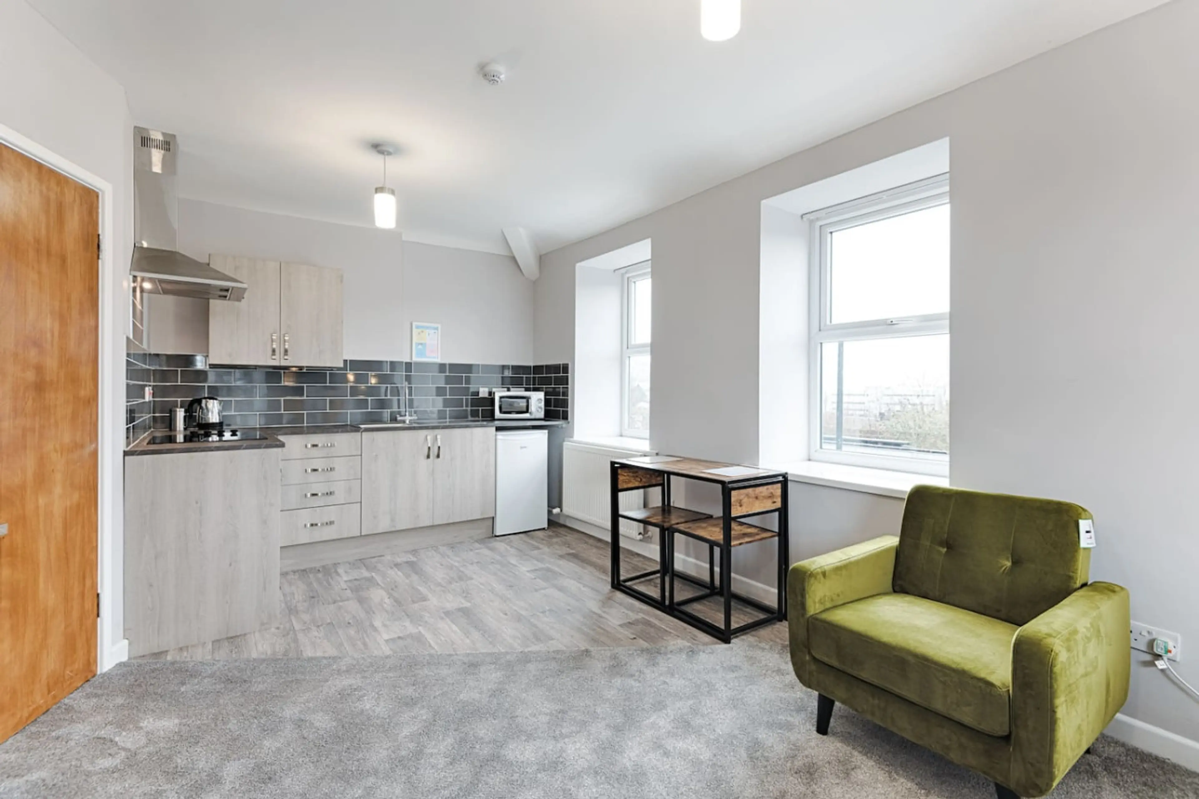 Studio 5 - 150 Neath Road - Image 9