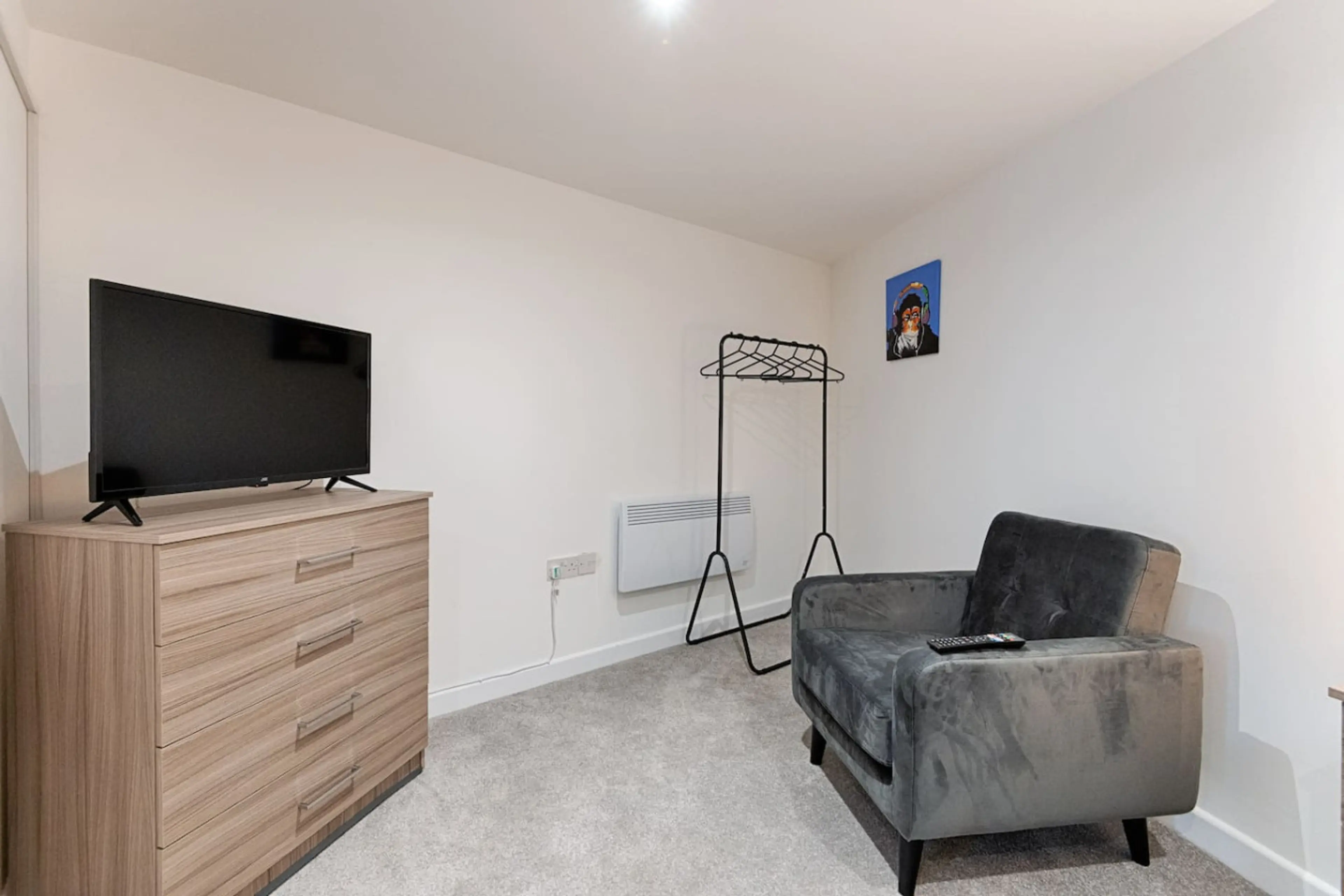 Studio 9 - 150 Neath Road - Image 4