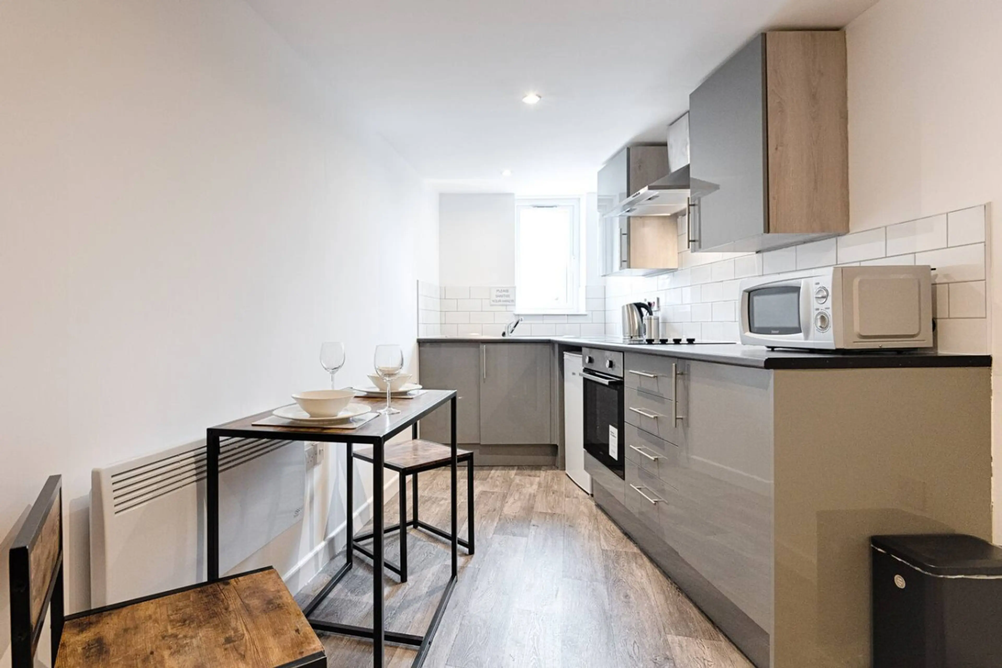 Studio 9 - 150 Neath Road - Image 7