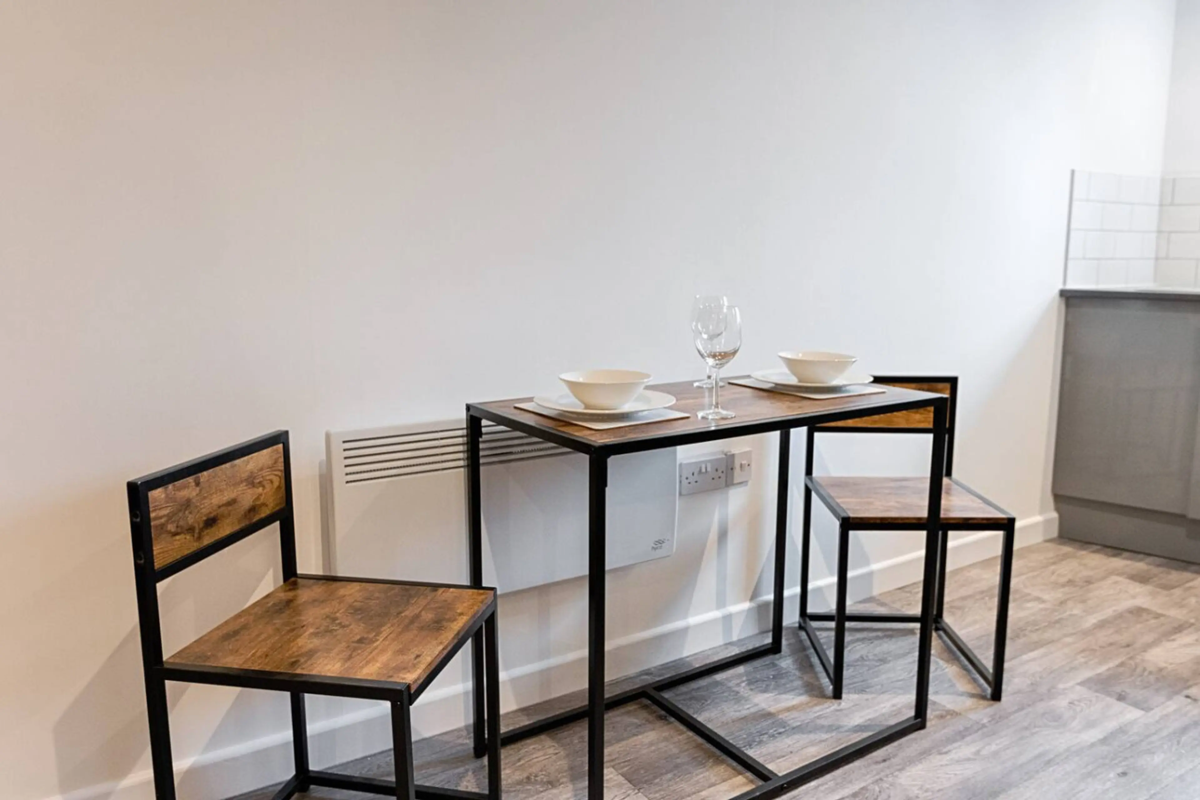 Studio 9 - 150 Neath Road - Image 6