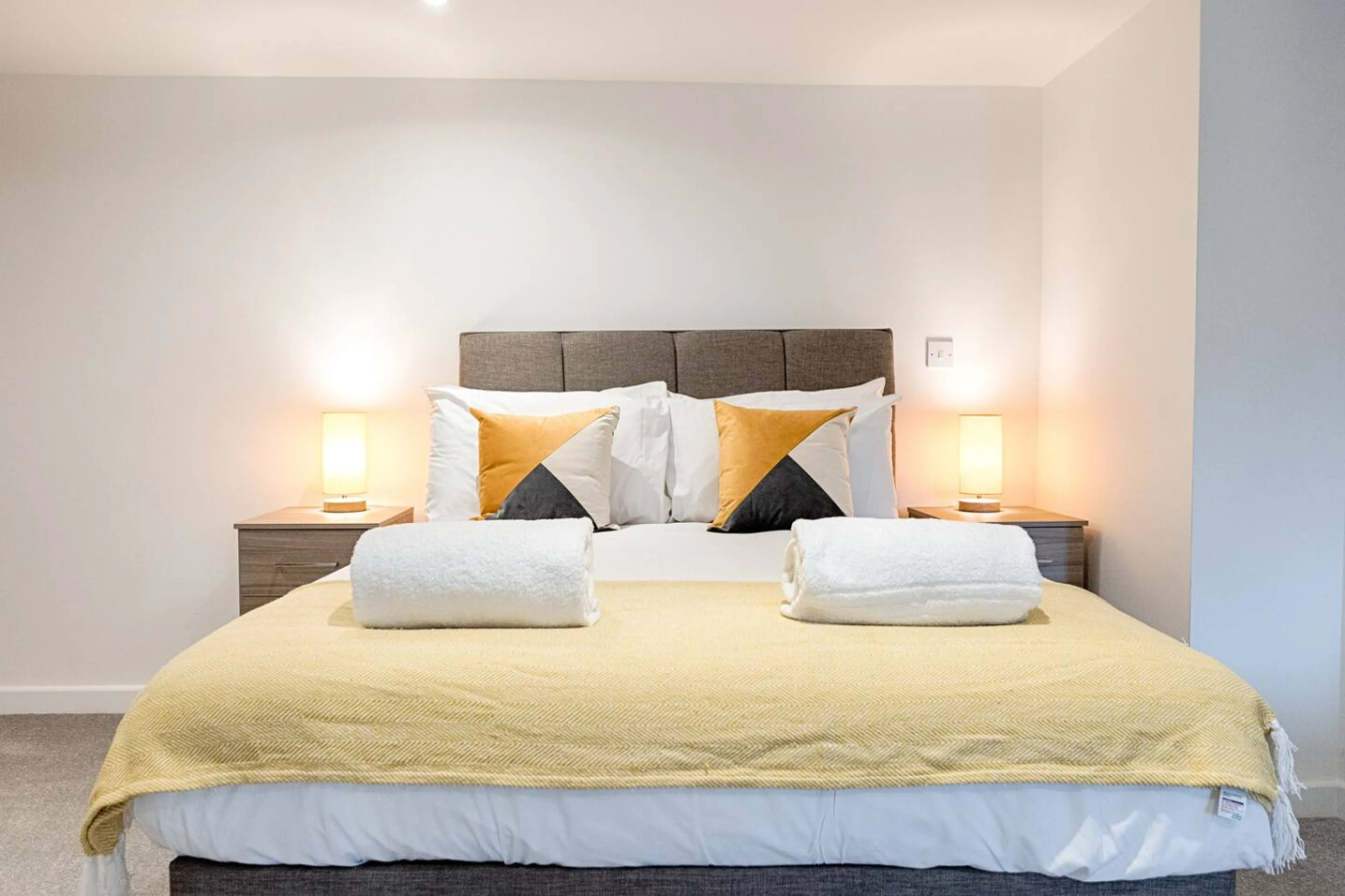 Studio 9 - 150 Neath Road - Main view