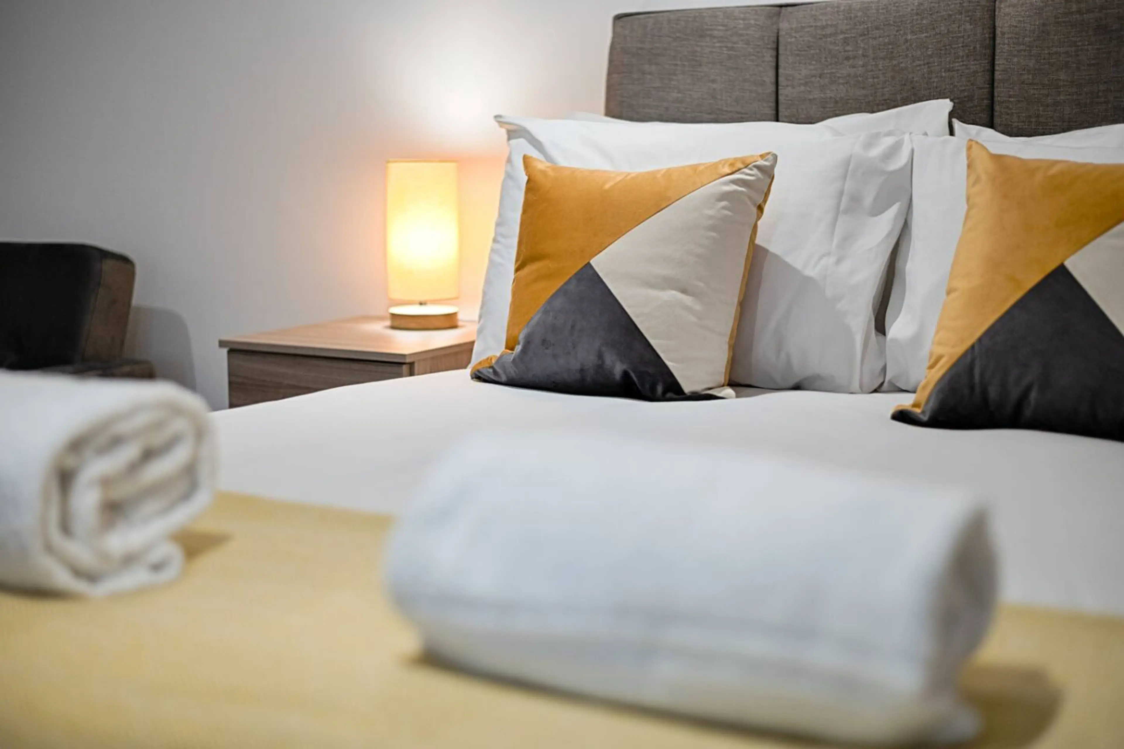 Studio 9 - 150 Neath Road - Image 2