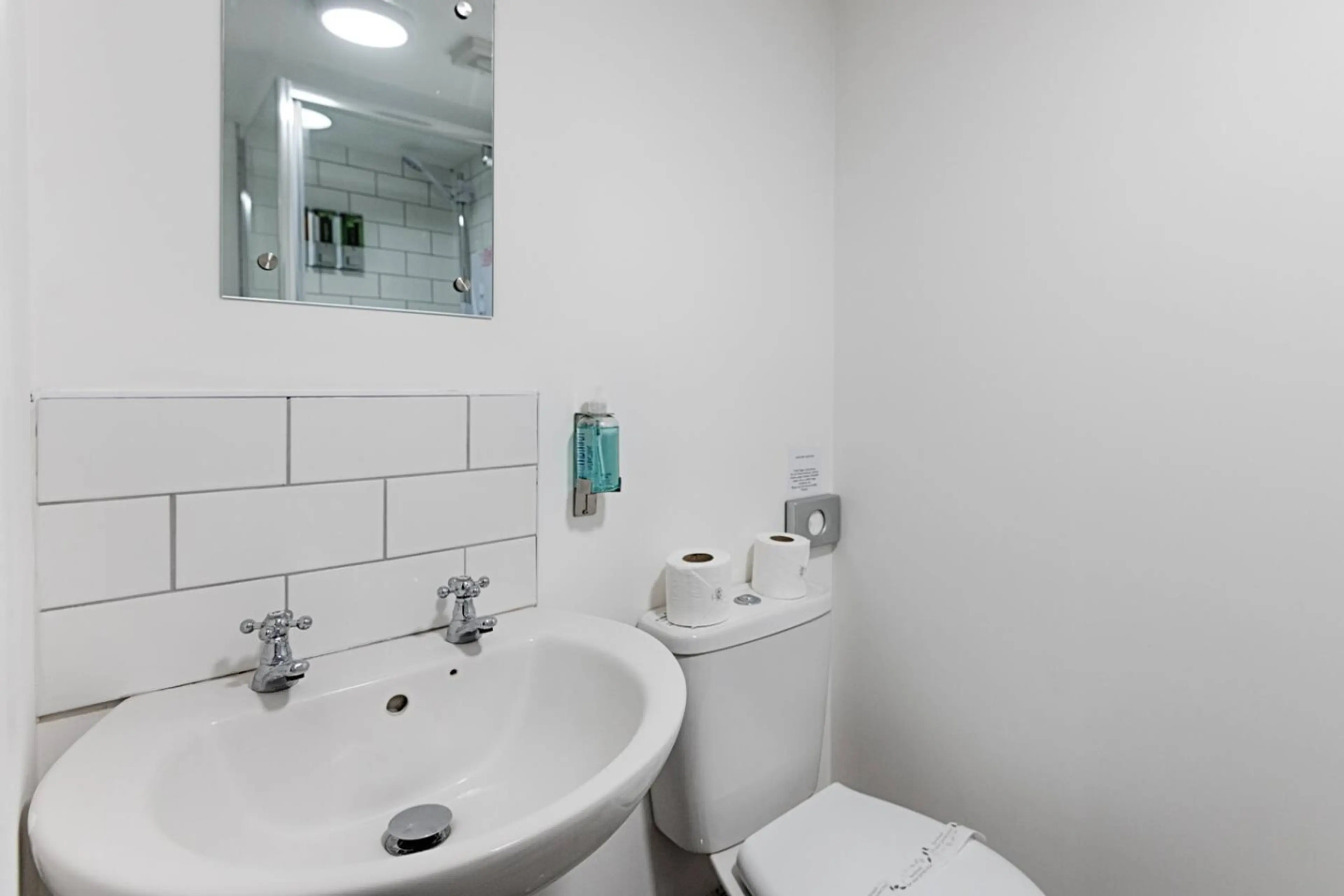 Studio 9 - 150 Neath Road - Image 9