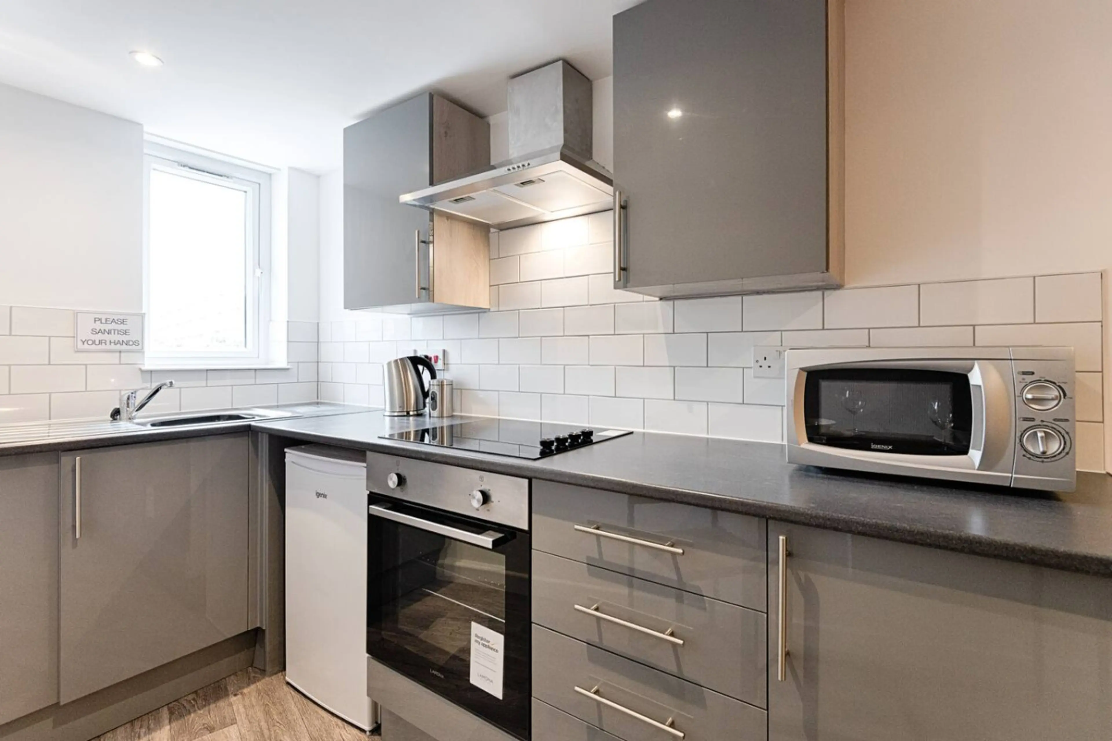 Studio 9 - 150 Neath Road - Image 3