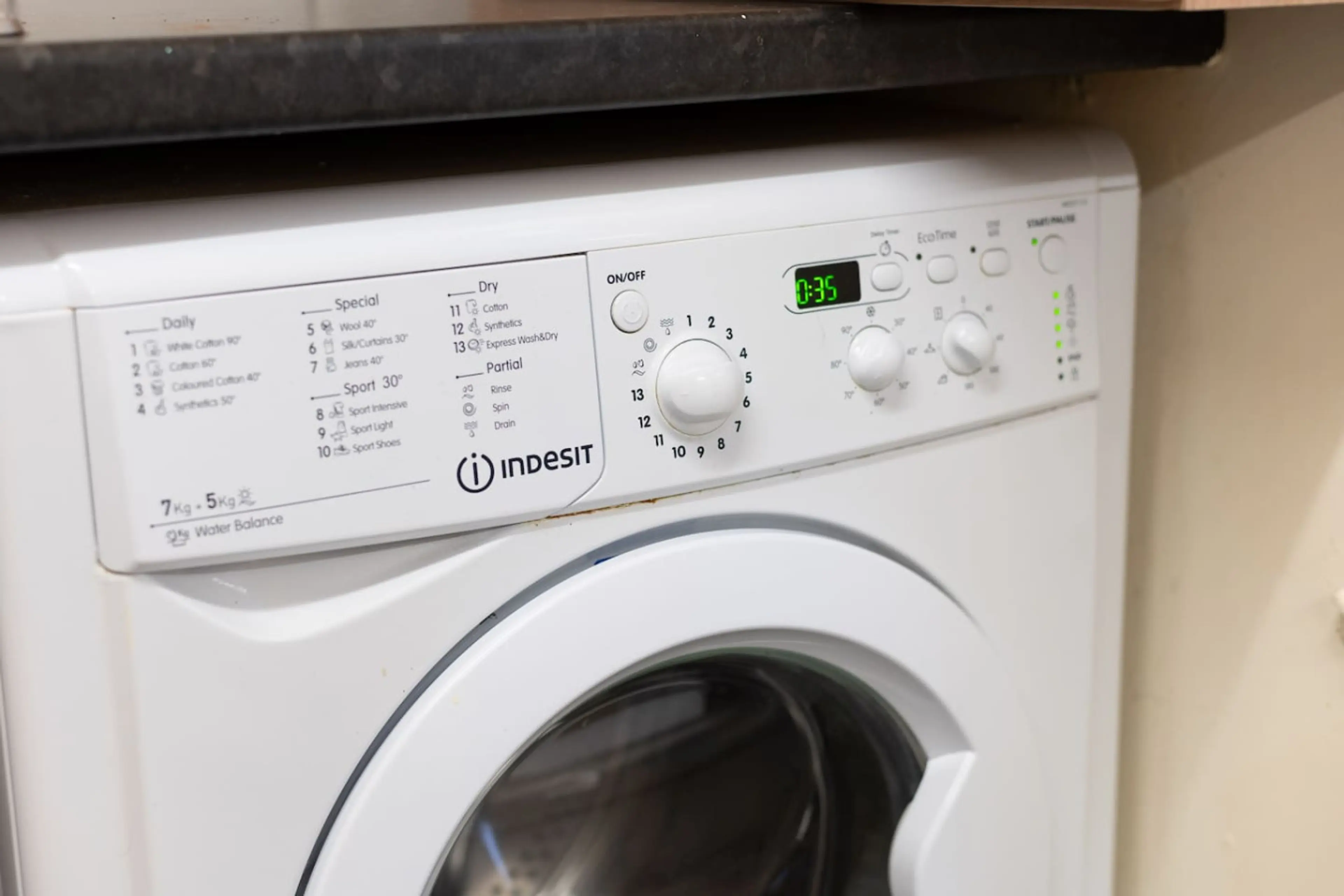 123 King Edward's Road - Image 26