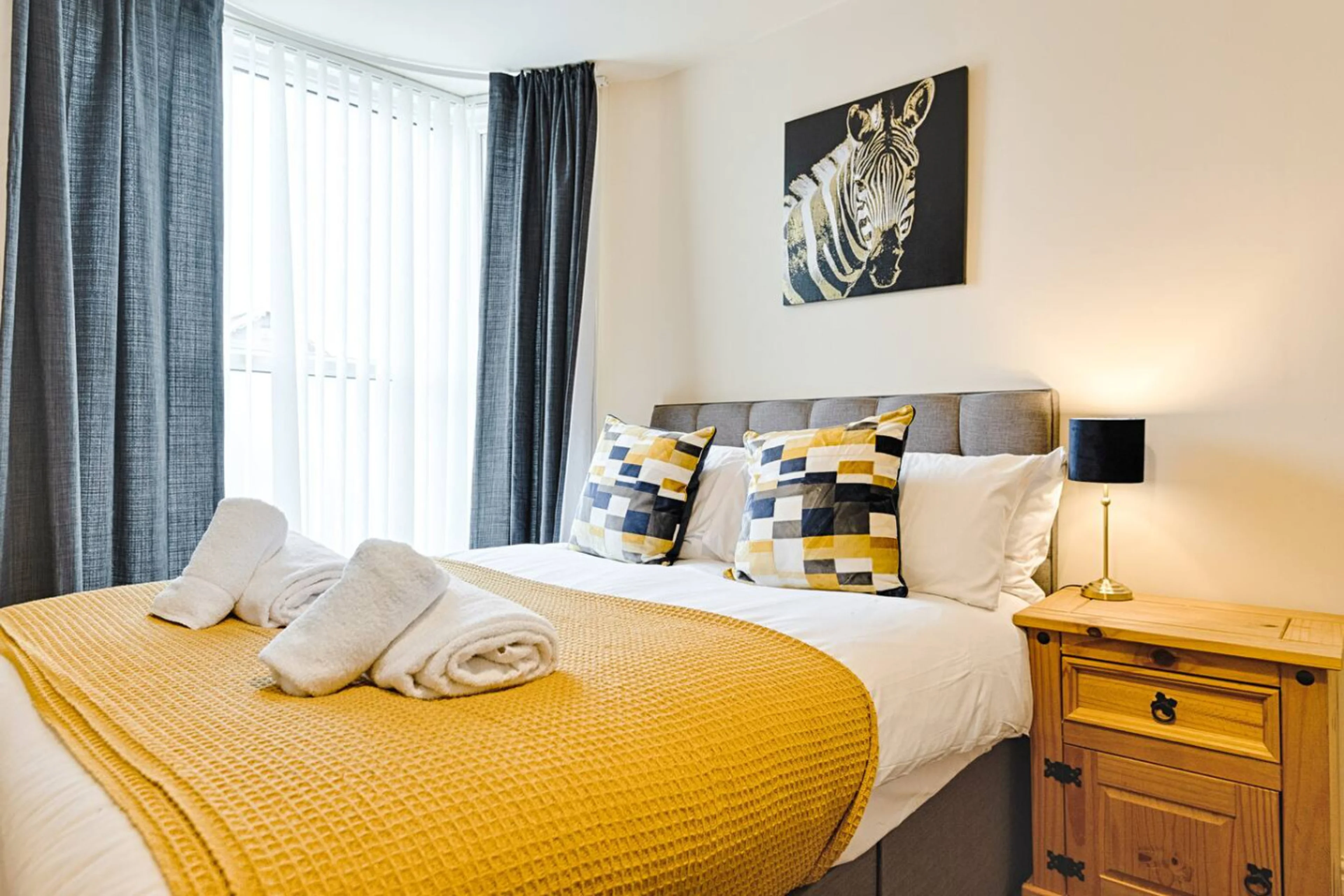 123 King Edward's Road - View 4