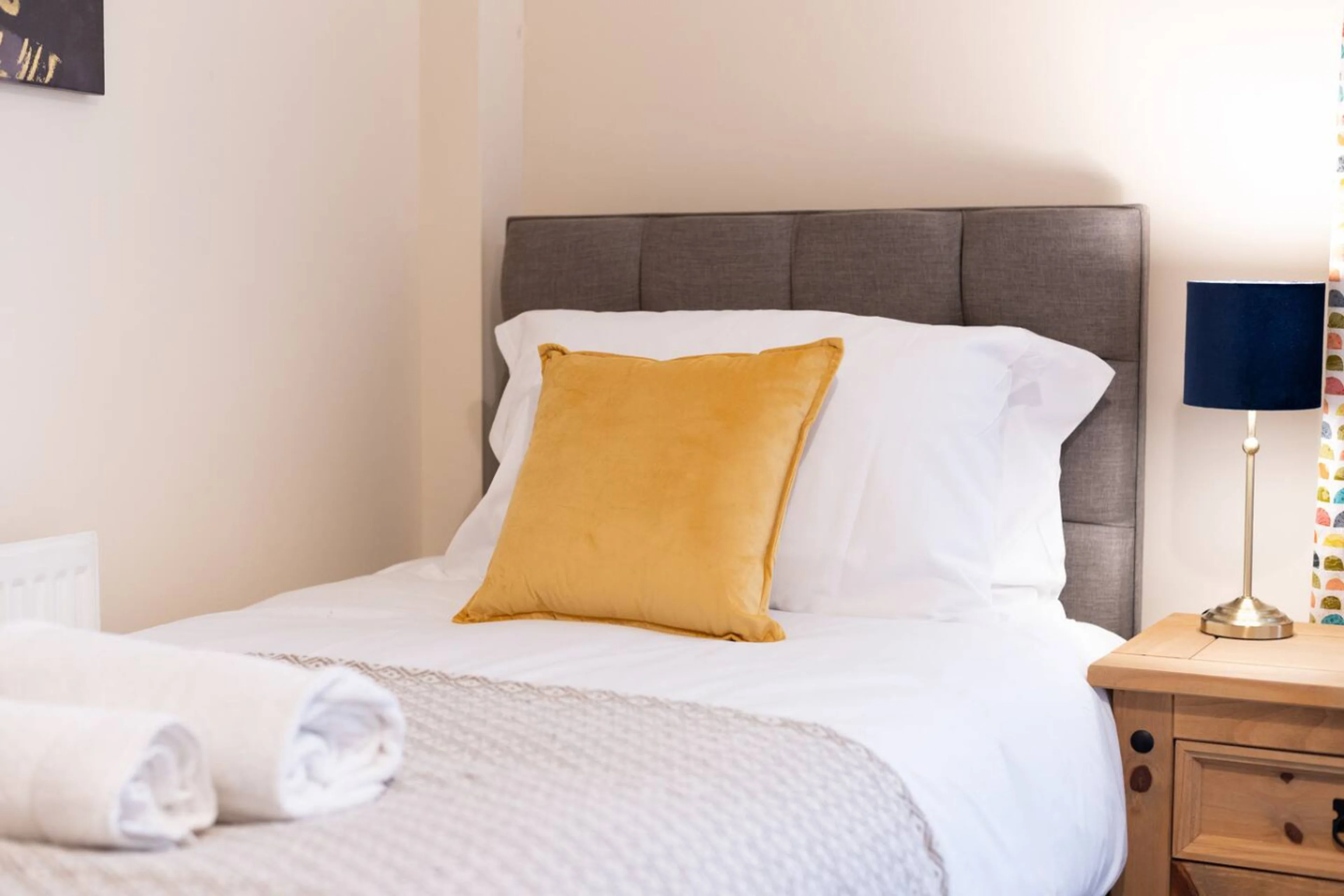 123 King Edward's Road - View 2