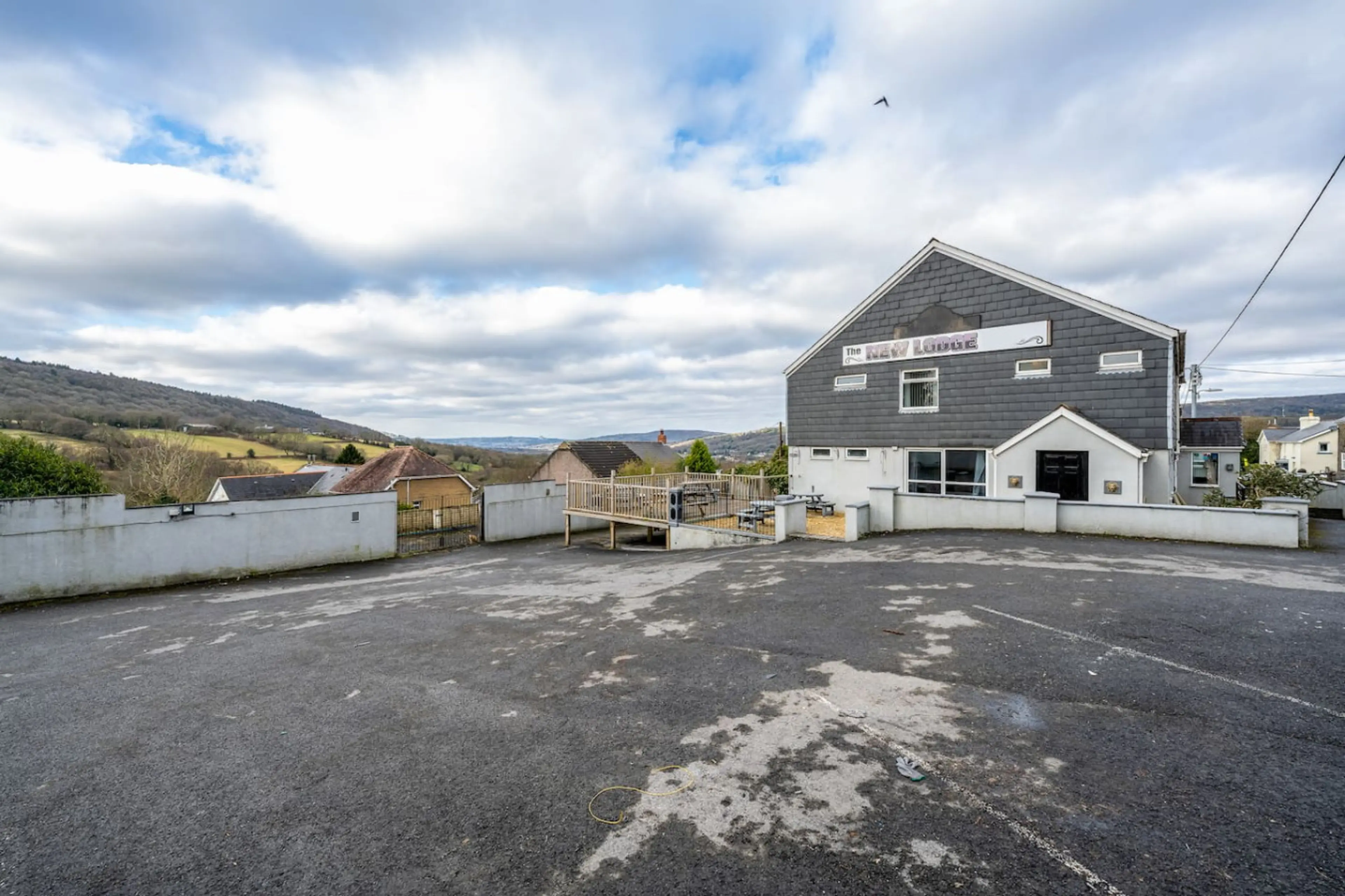 The New Lodge - Room 1 - Image 7