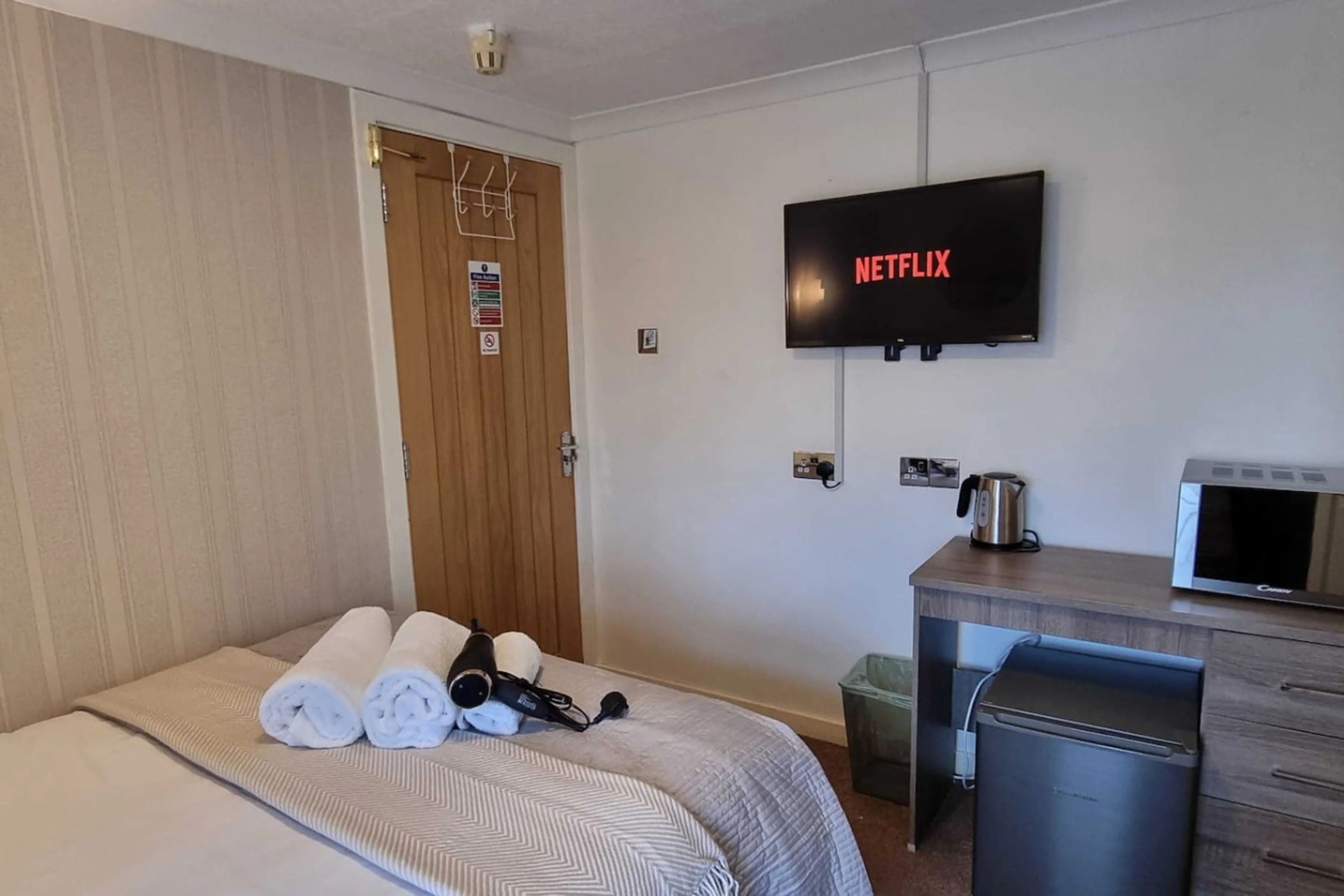 The New Lodge - Room 2 - View 5