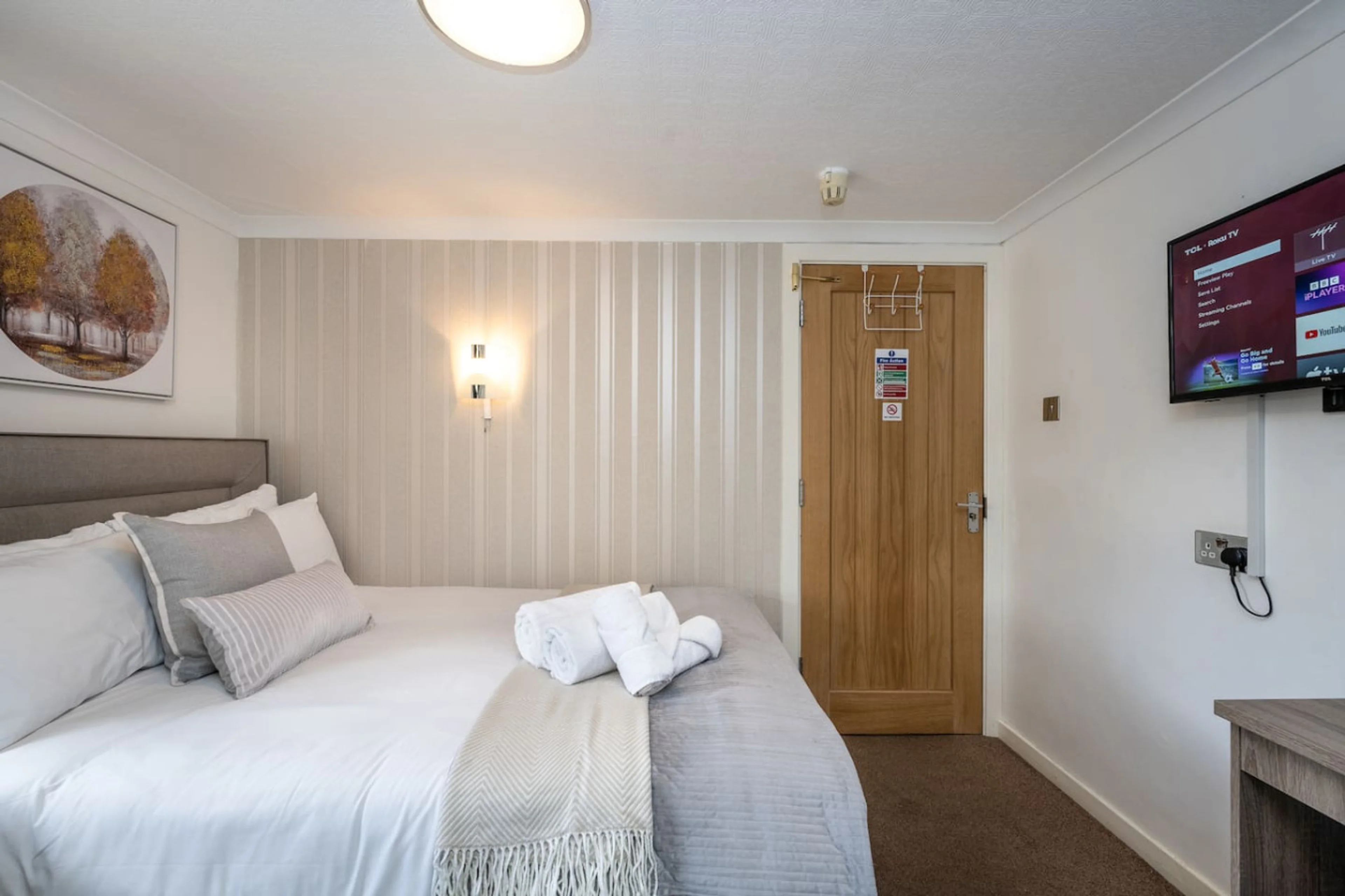 The New Lodge - Room 2 - View 2